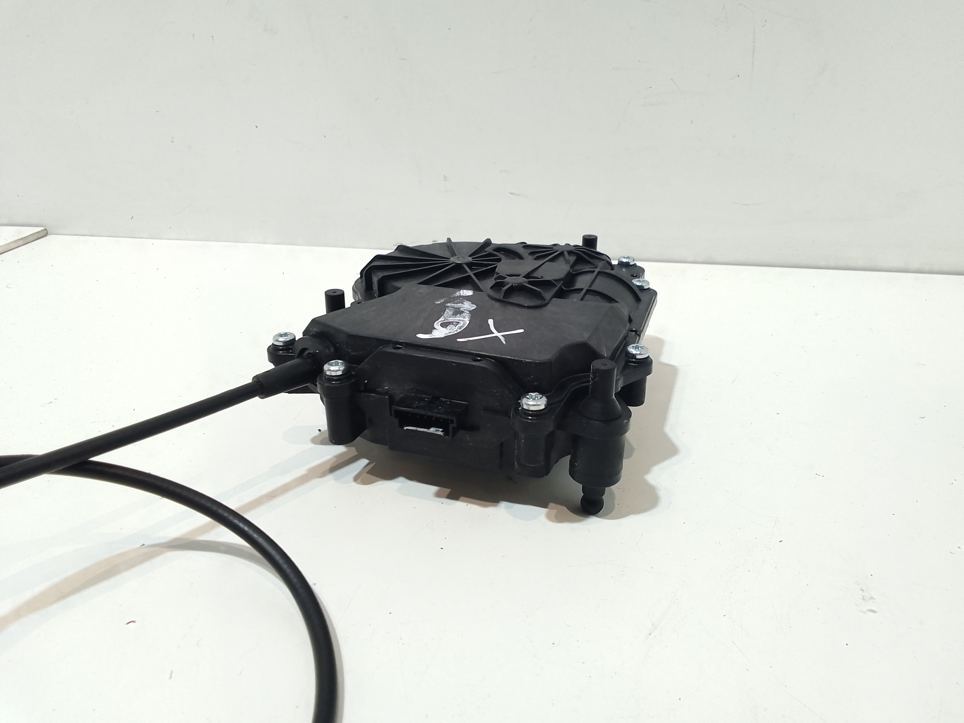 Attuatore serratura cofano posteriore per Bmw X6 Serie (G06) (19>) (2019 - In produzione)