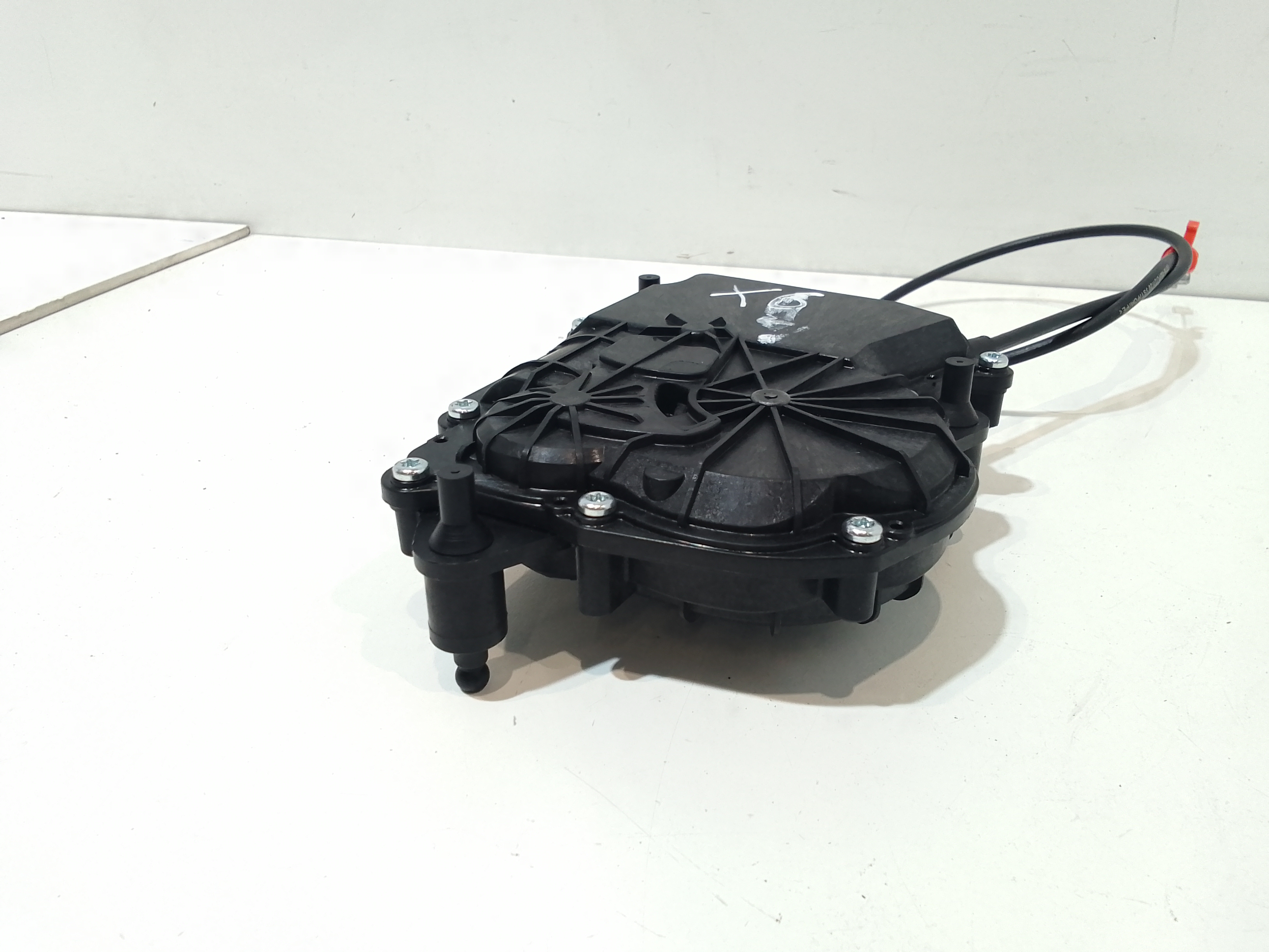 Attuatore serratura cofano posteriore per Bmw X6 Serie (G06) (19>) (2019 - In produzione)