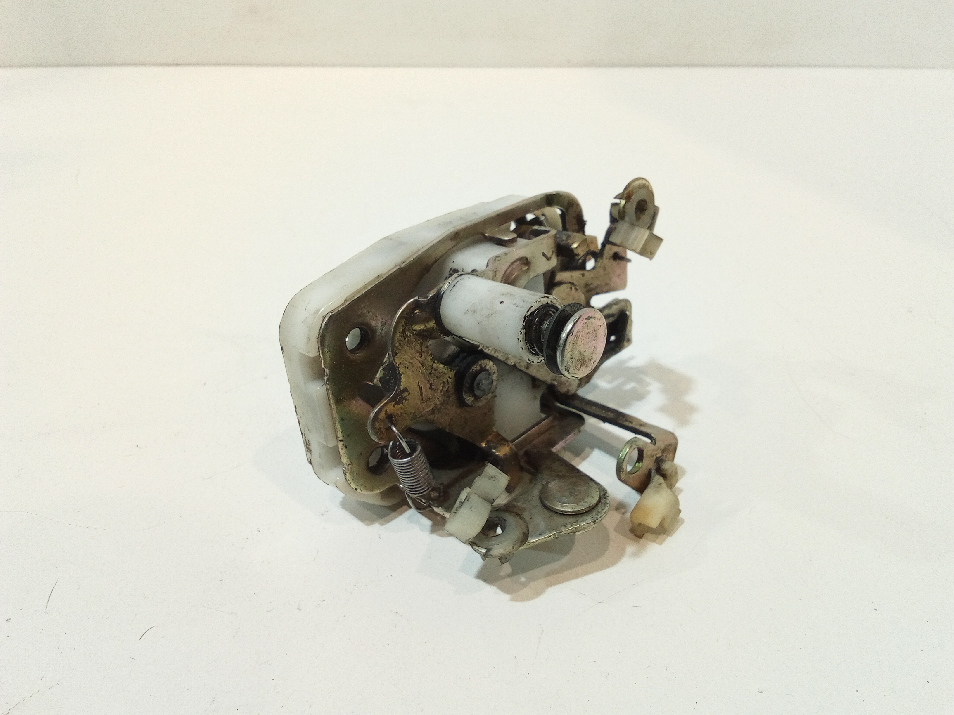 Serratura Anteriore Sinistra per Kia K 2500 Serie (05>) (2005 - In produzione)