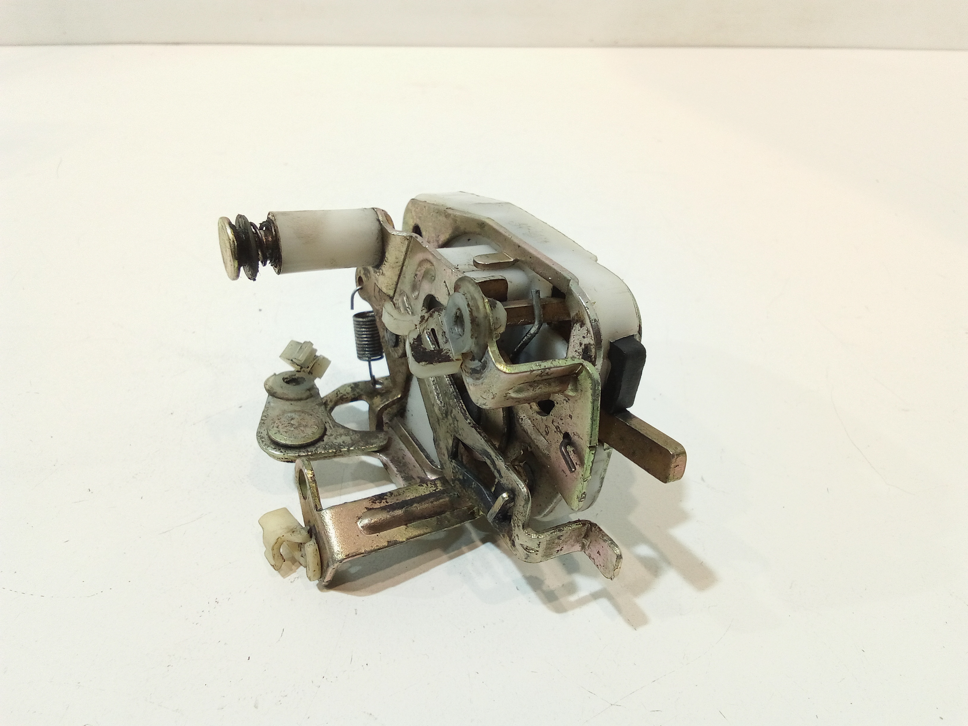 Serratura Anteriore Sinistra per Kia K 2500 Serie (05>) (2005 - In produzione)