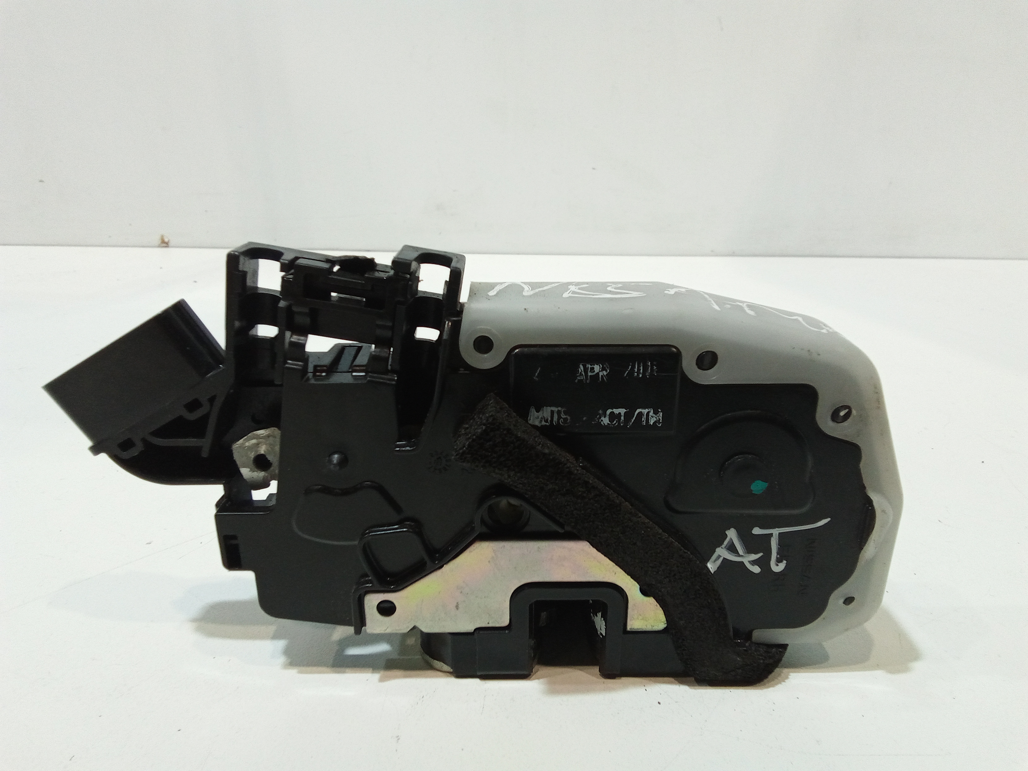 Serratura Anteriore Destra per Nissan Micra 7 Serie (2010 - 2016)