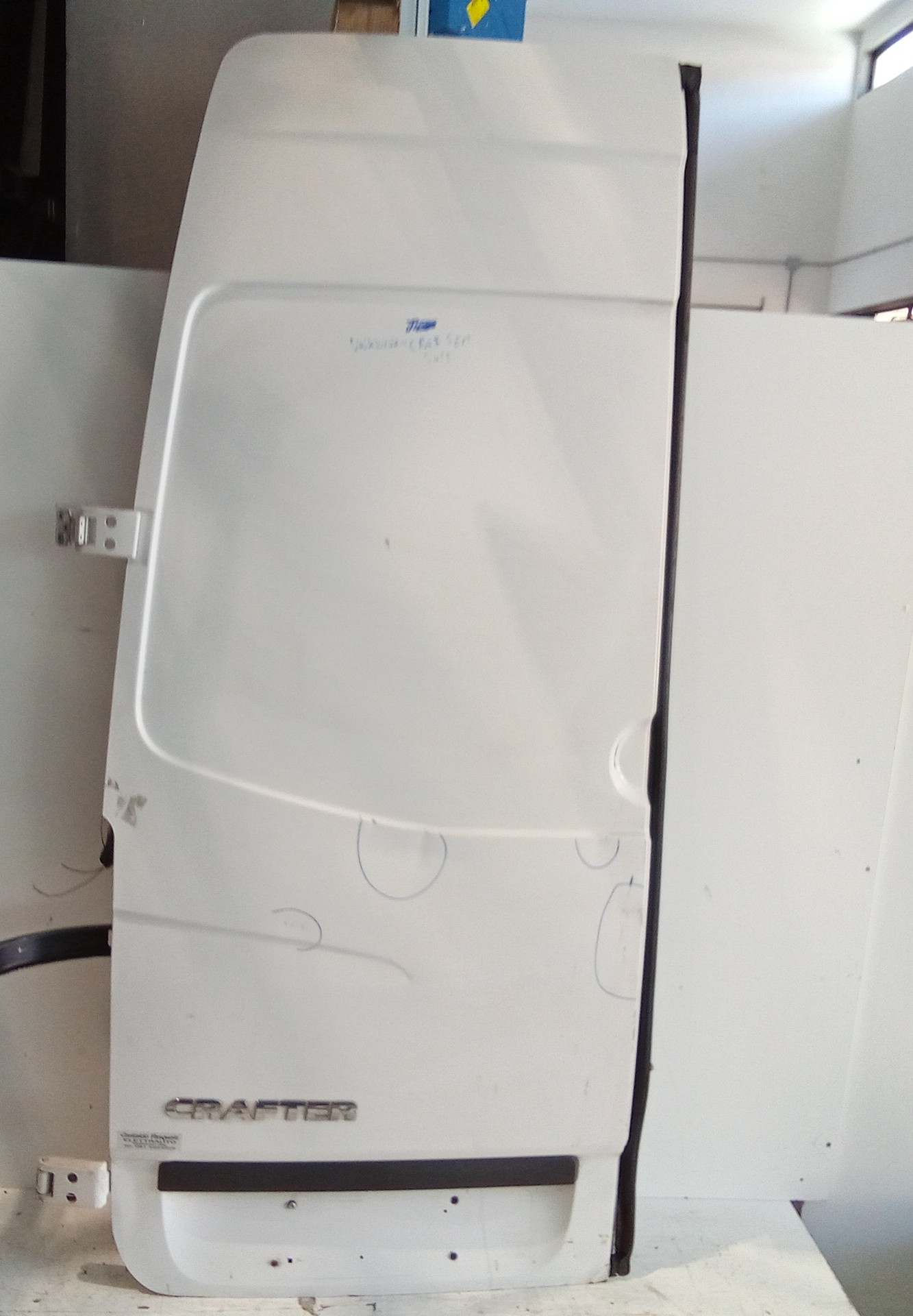 Porta carico posteriore a battente SX lato guida Non vetrata per Volkswagen Crafter Combi (2e) (06>) (2006 - In produzione)