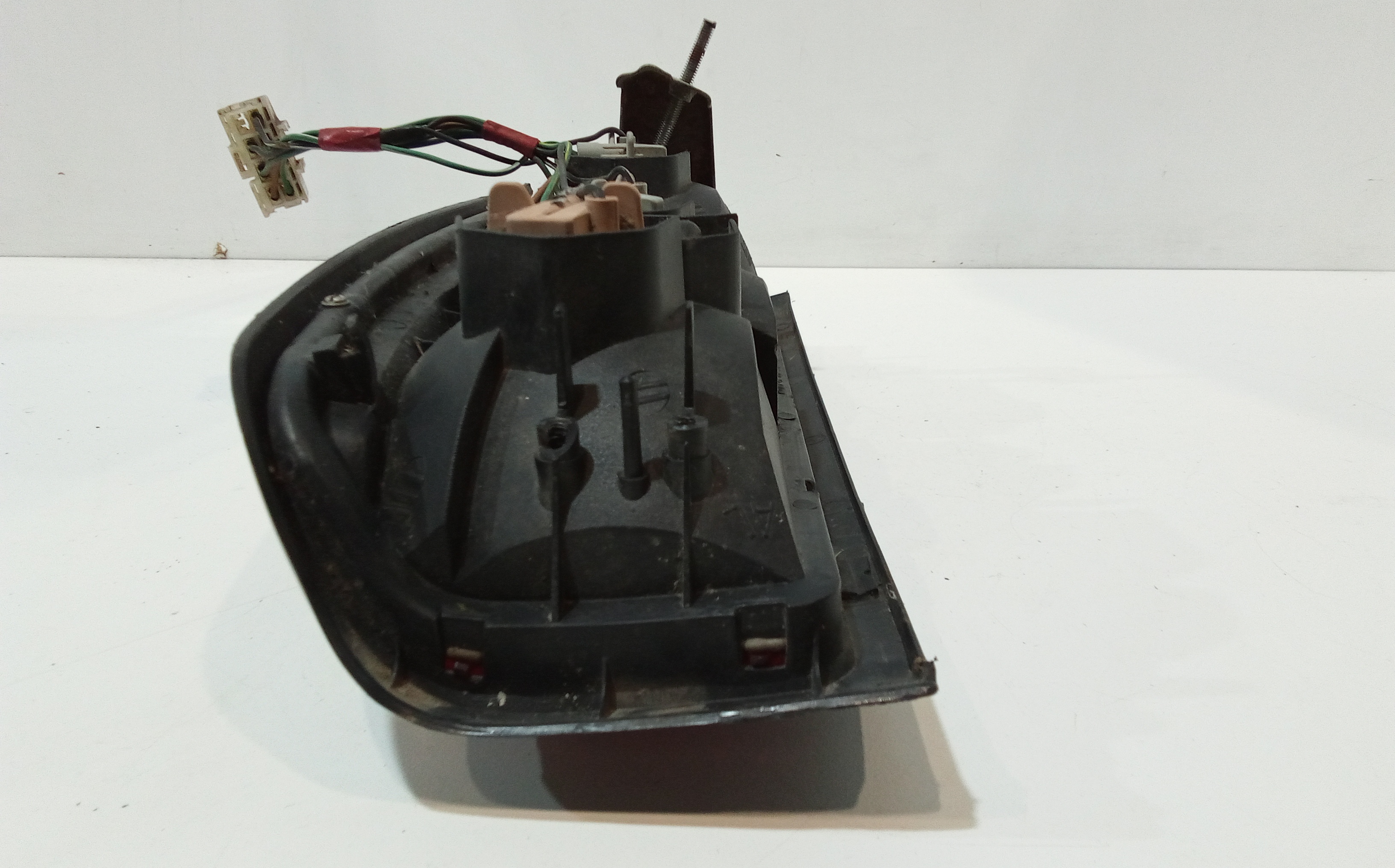 Stop fanale Posteriore sinistro lato Guida per Nissan Navara Pick-Up (1997 - 2005)