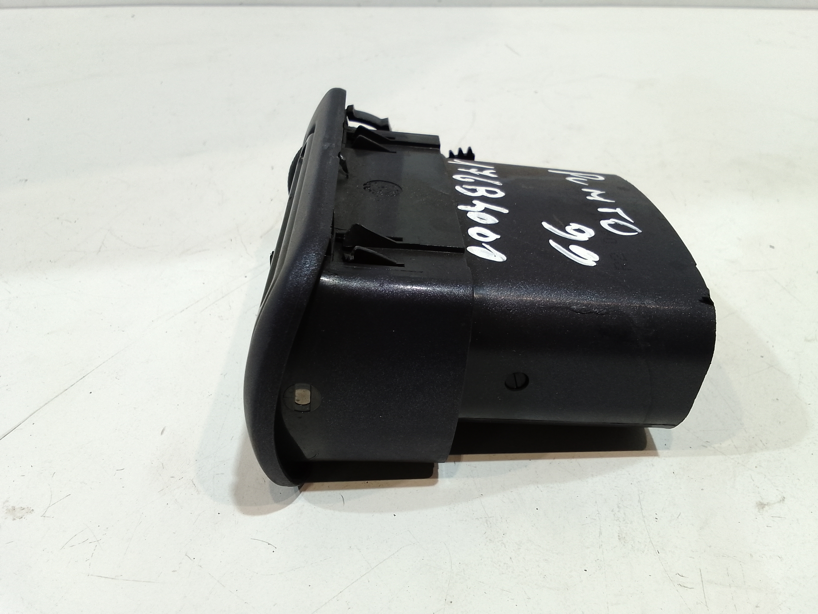 Bocchetta aria cruscotto lato passeggero per Fiat Punto Berlina 3p (1993 - 1999)