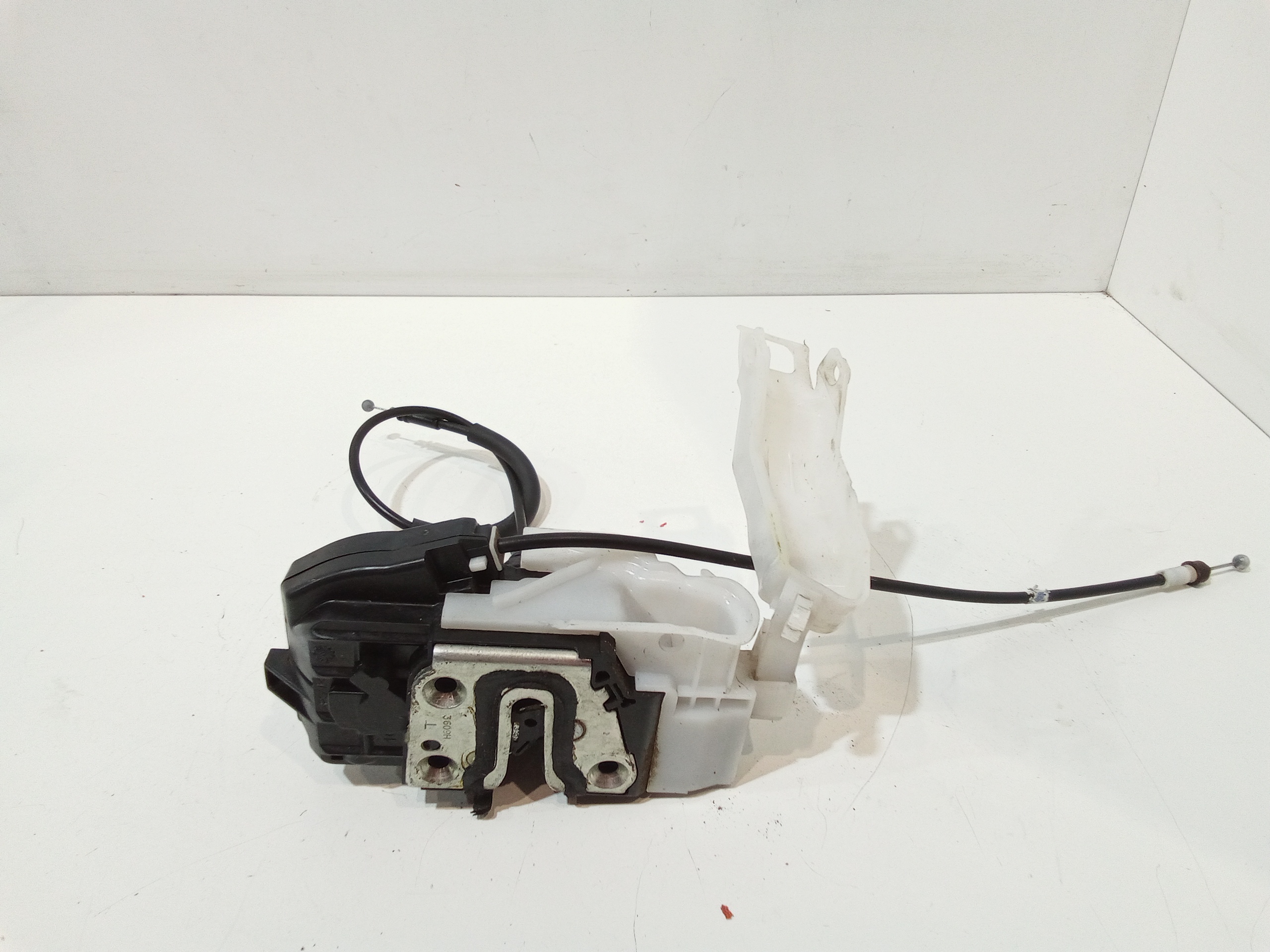 Serratura Anteriore Sinistra per Kia Cee d Sporty Wagon (2007 - In produzione)