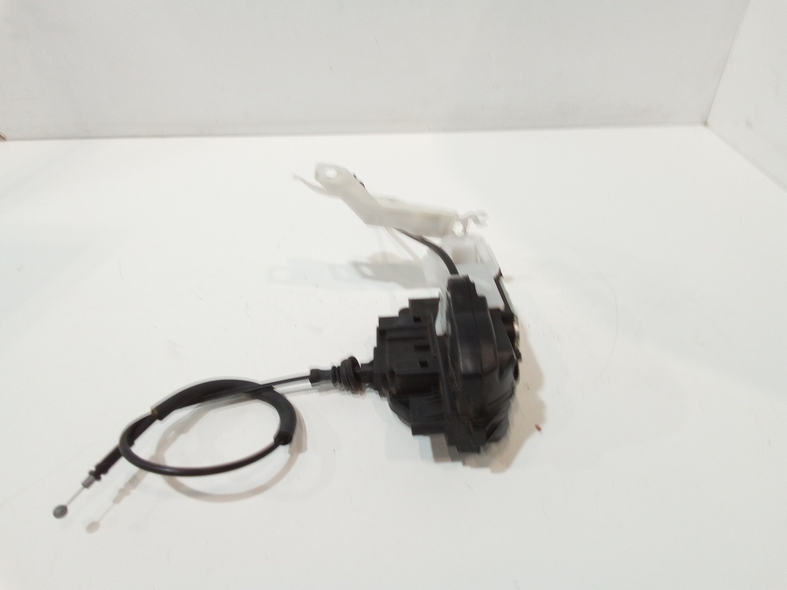 Serratura Anteriore Sinistra per Kia Cee d Sporty Wagon (2007 - In produzione)