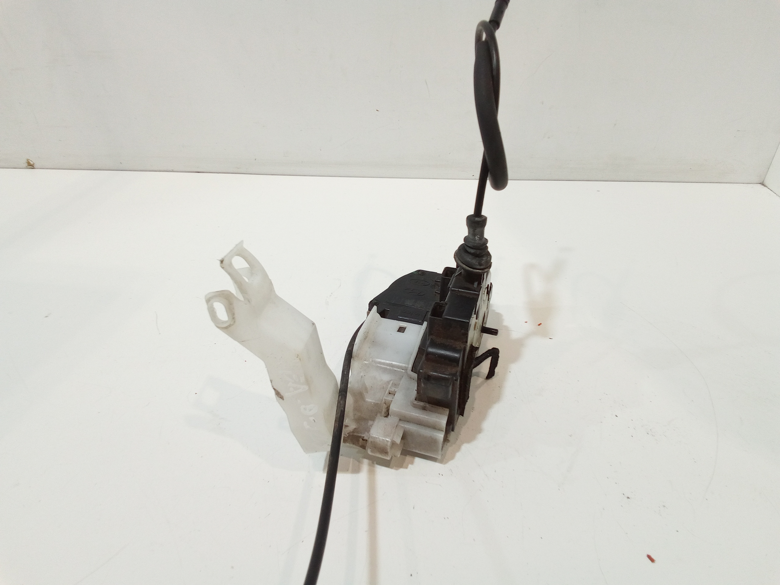 Serratura Anteriore Sinistra per Kia Cee d Sporty Wagon (2007 - In produzione)