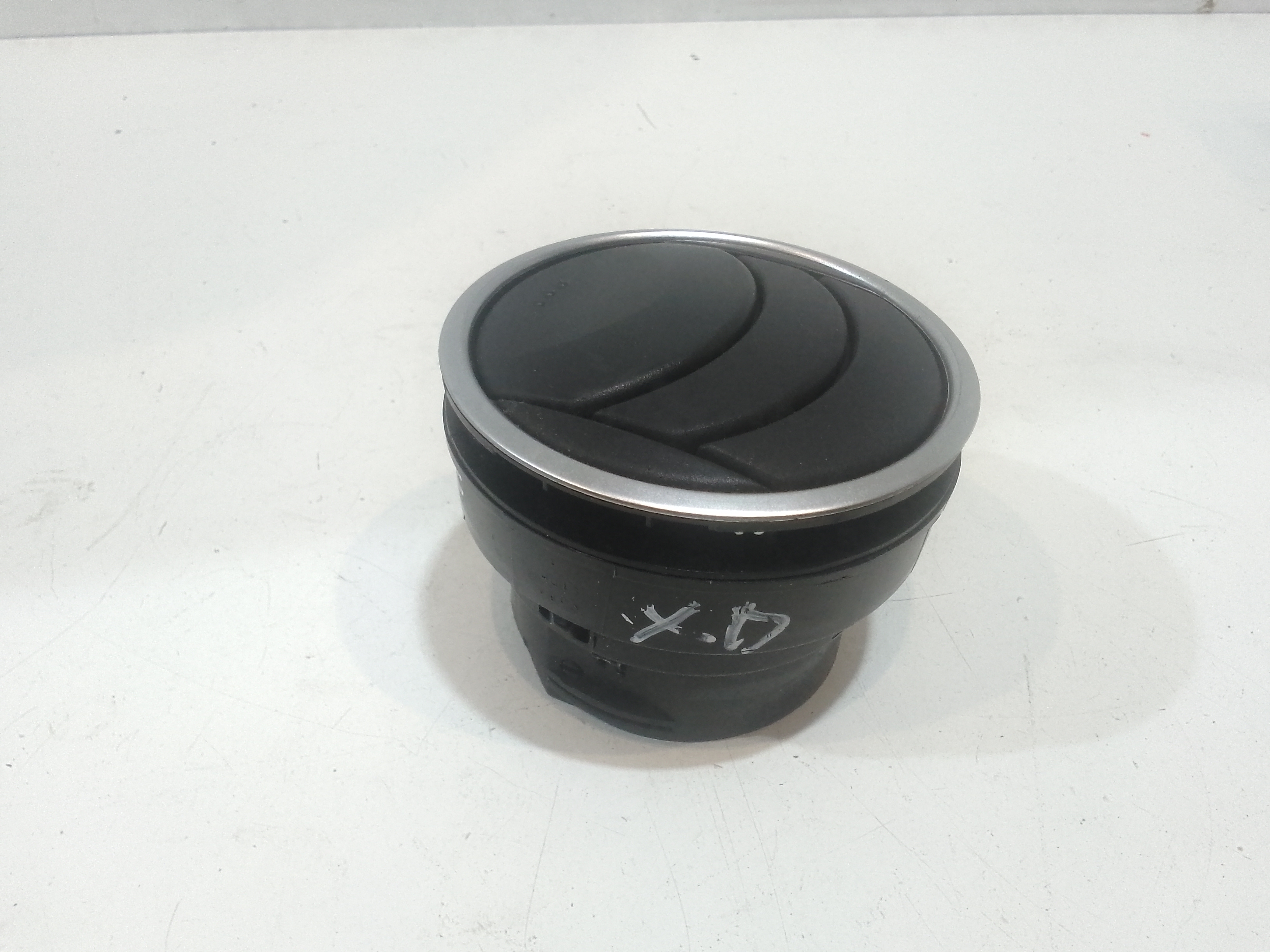 Bocchetta aria cruscotto lato passeggero per Mazda 6 S. Wagon (2002 - 2007)