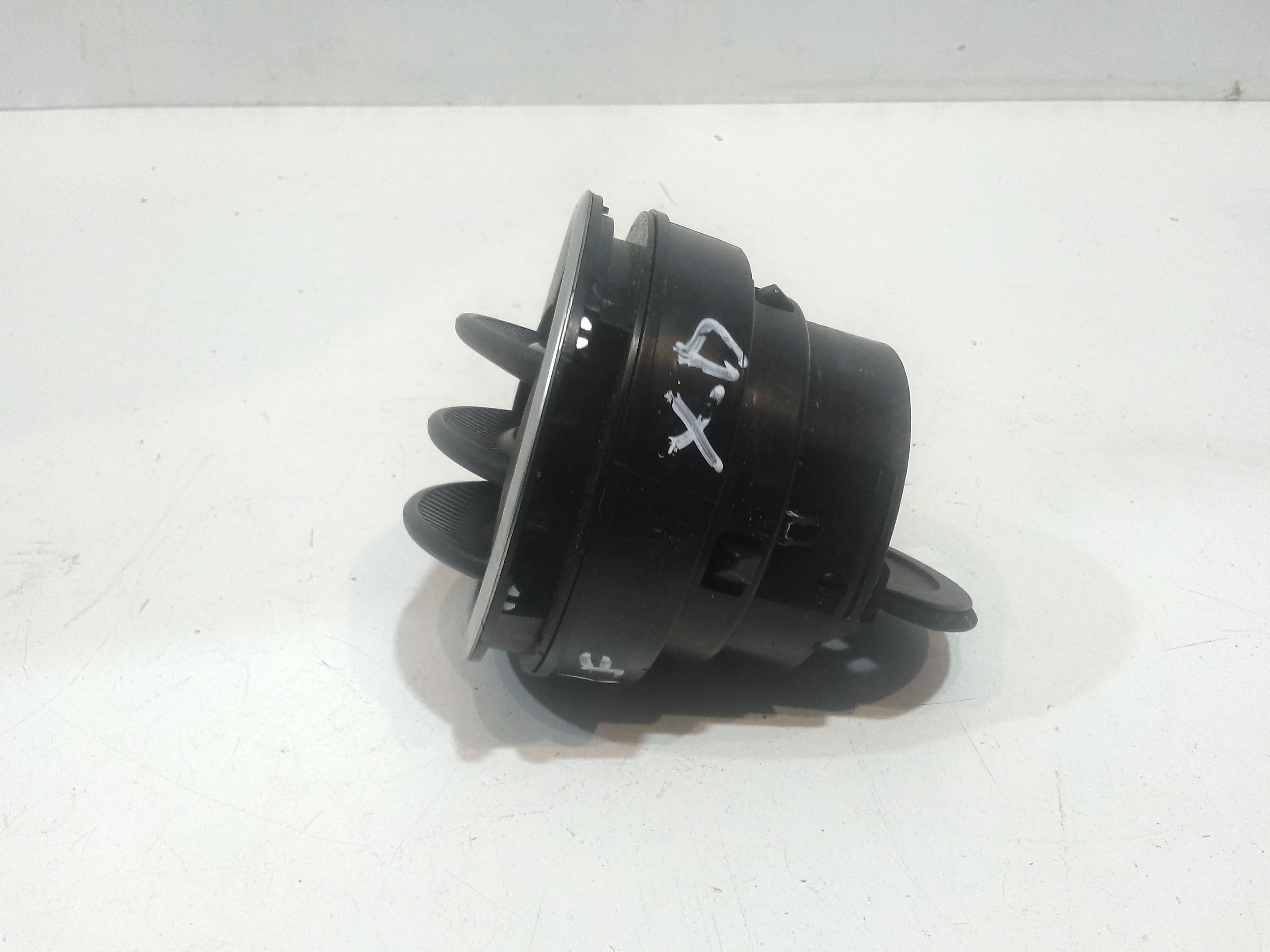 Bocchetta aria cruscotto lato passeggero per Mazda 6 S. Wagon (2002 - 2007)