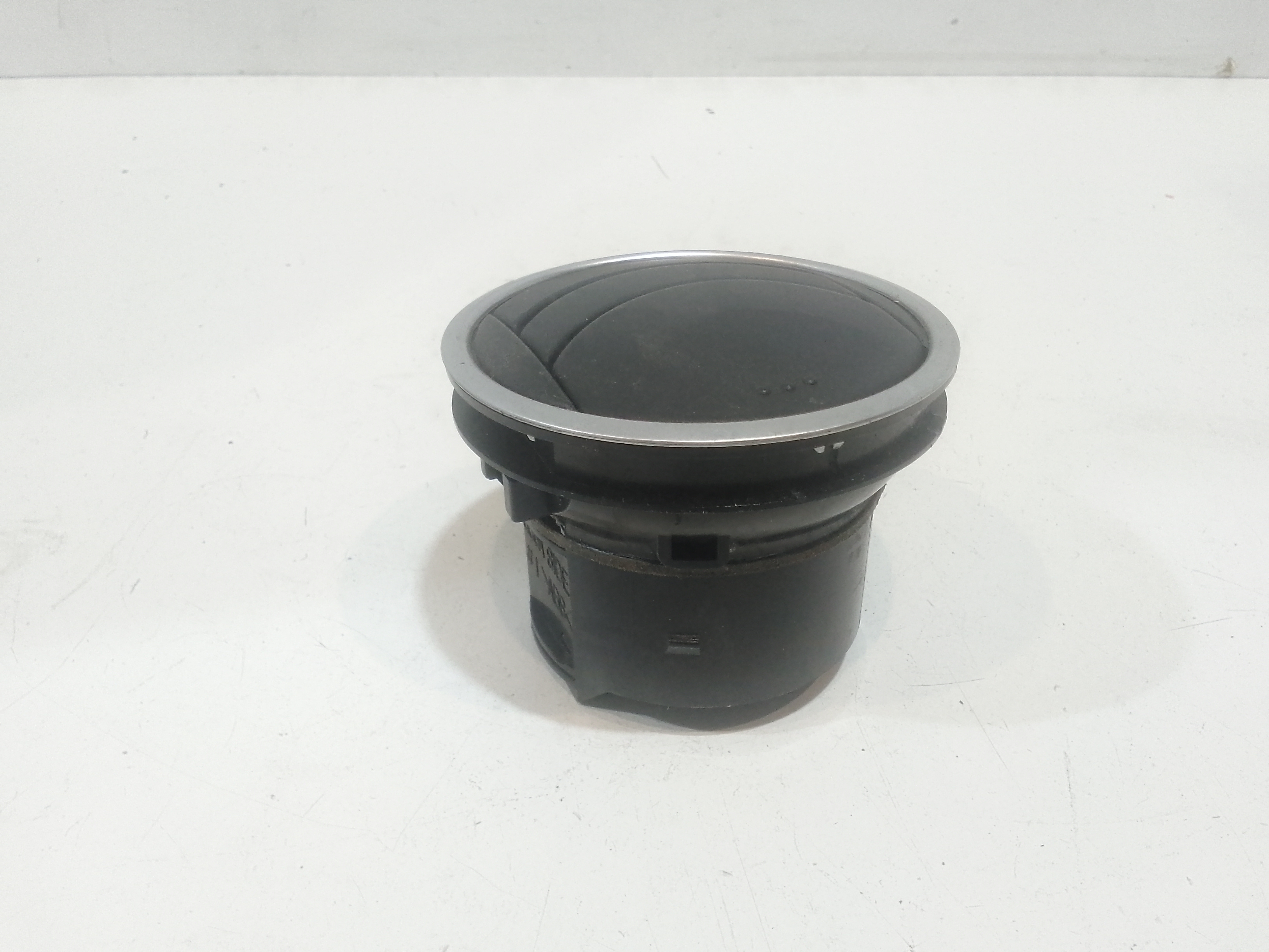 Bocchetta aria cruscotto lato guida per Mazda 6 S. Wagon (2002 - 2007)