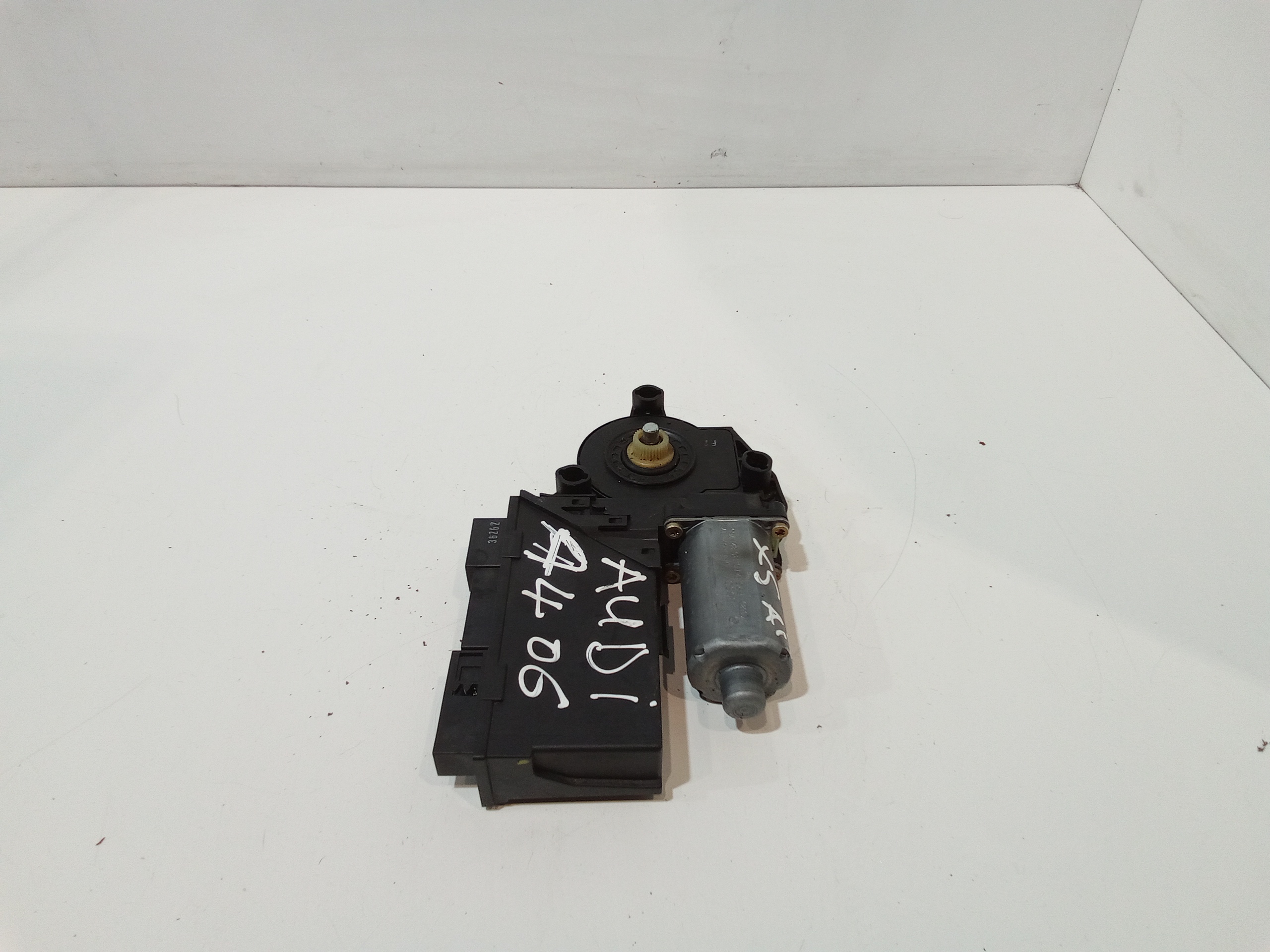 Motorino Alzavetro anteriore Sinistro per Audi A4 Avant (8ed) (04>08) (2004 - 2008)