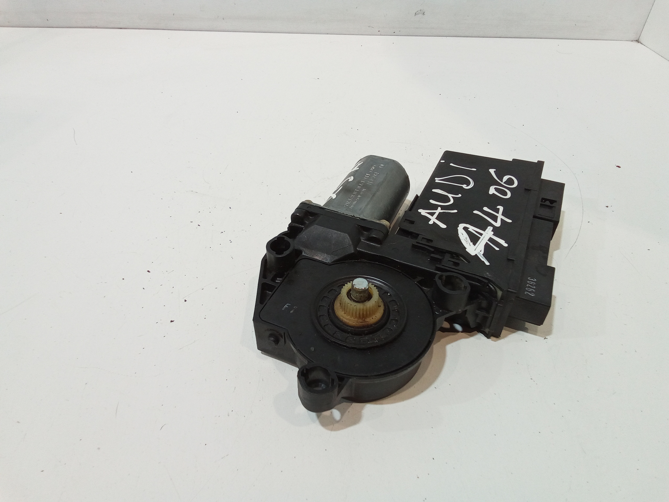 Motorino Alzavetro anteriore Sinistro per Audi A4 Avant (8ed) (04>08) (2004 - 2008)