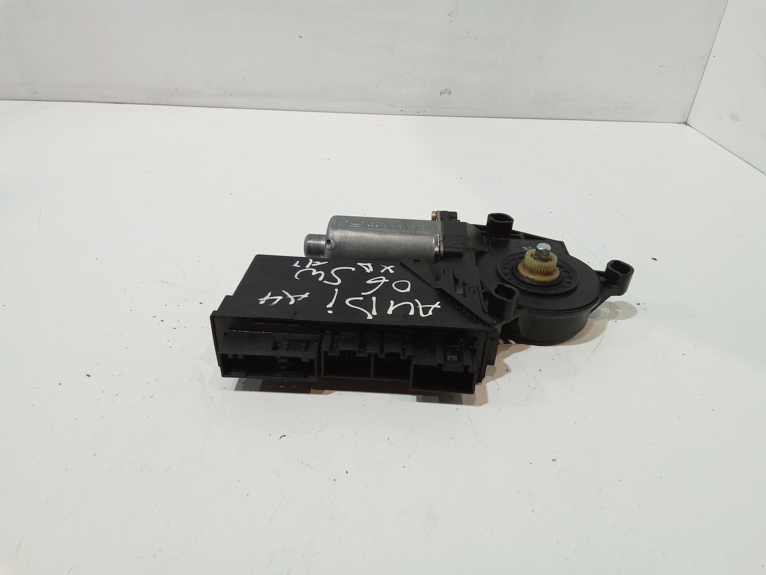 Motorino Alzavetro anteriore destra per Audi A4 Avant (8ed) (04>08) (2004 - 2008)