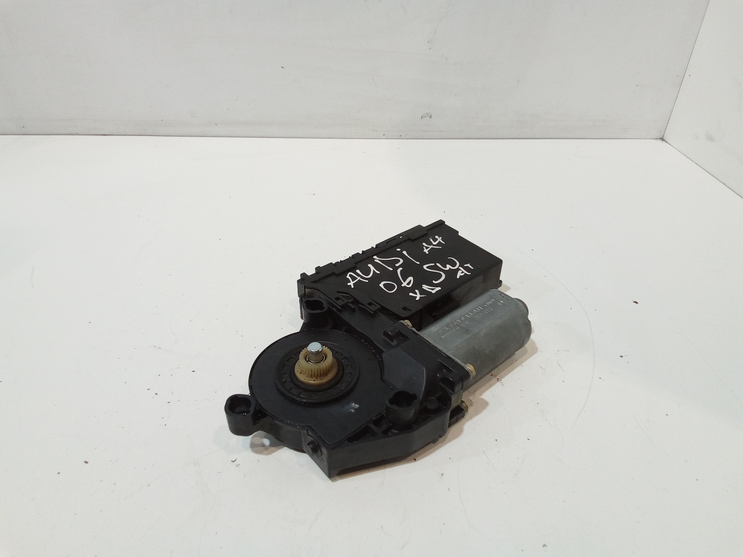 Motorino Alzavetro anteriore destra per Audi A4 Avant (8ed) (04>08) (2004 - 2008)