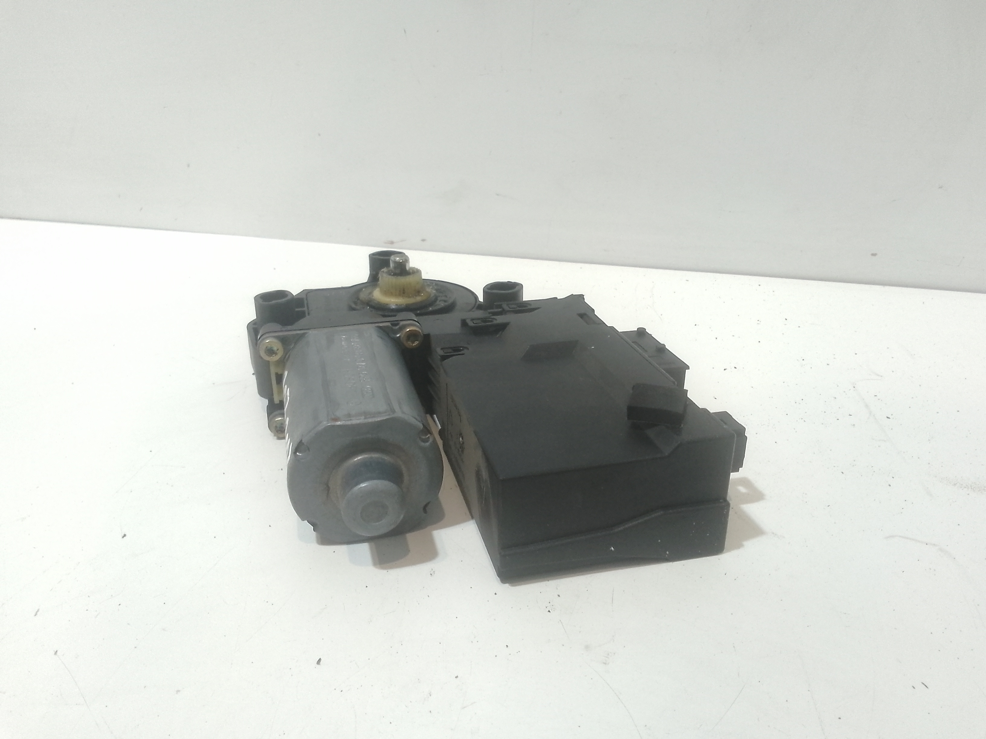 Motorino Alzavetro anteriore destra per Peugeot 307 Berlina (2001 - 2005)