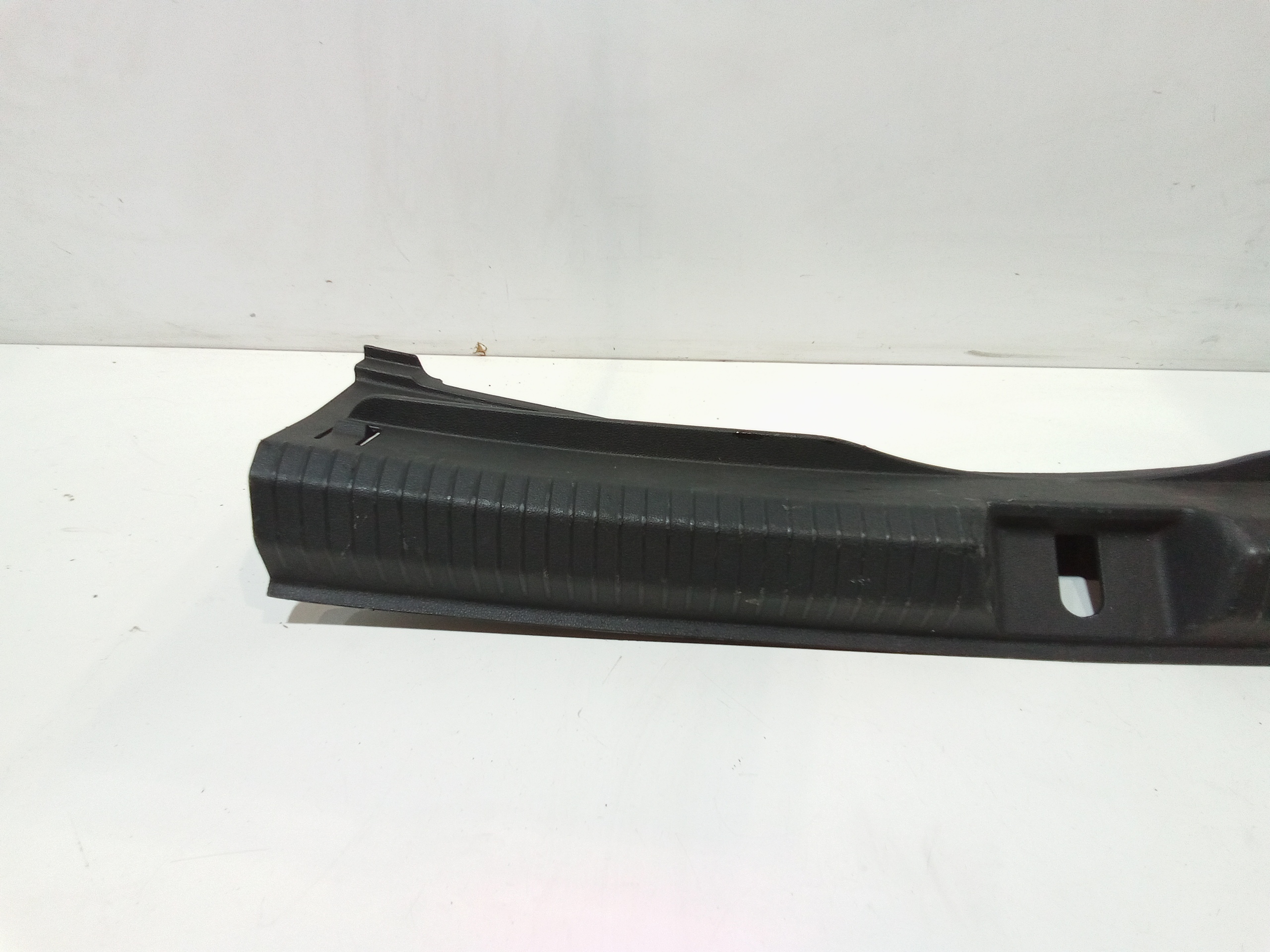 Modanatura batticofano per Volkswagen Golf 6 Berlina (08>12) (2008 - 2012)