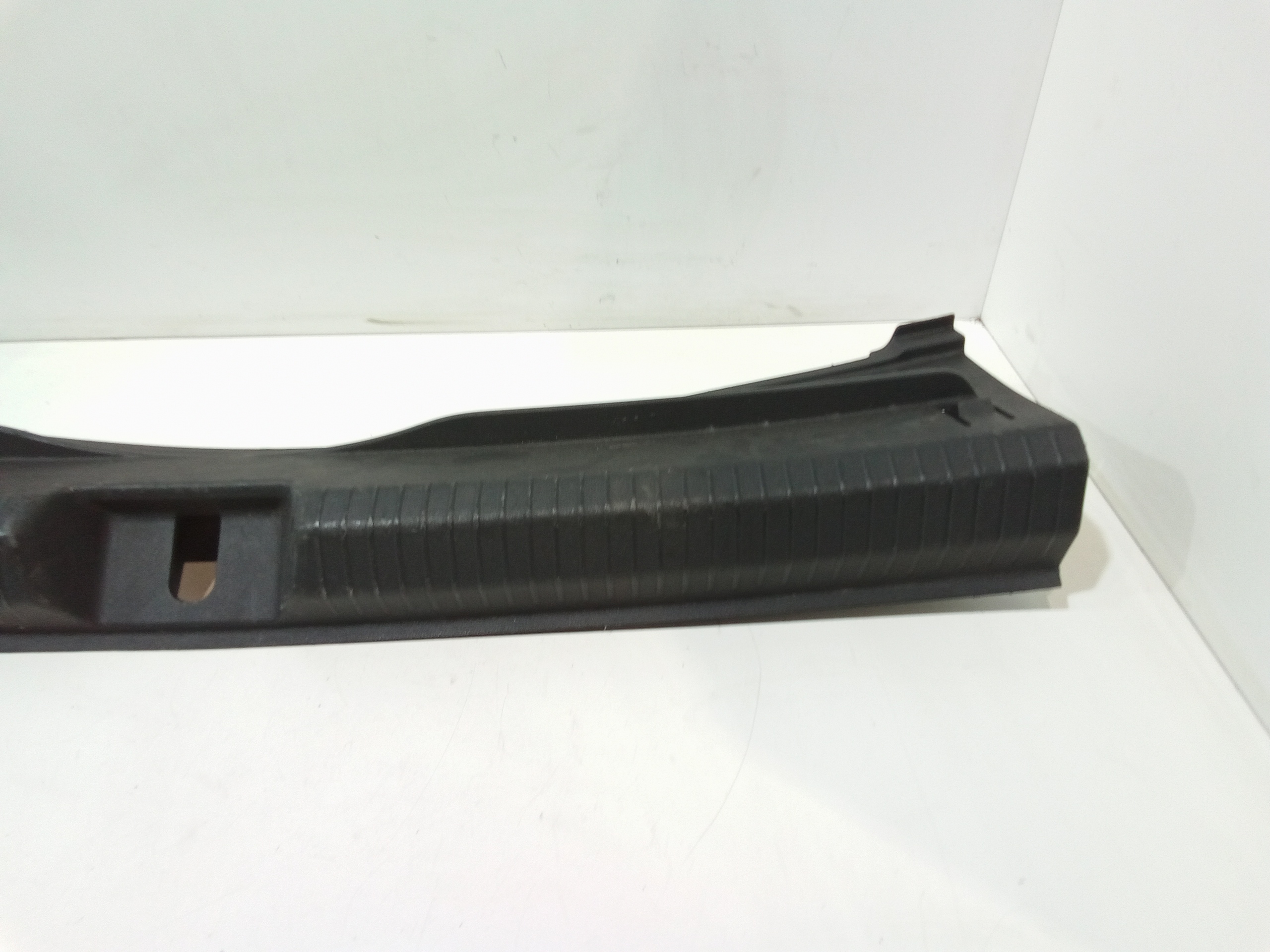 Modanatura batticofano per Volkswagen Golf 6 Berlina (08>12) (2008 - 2012)