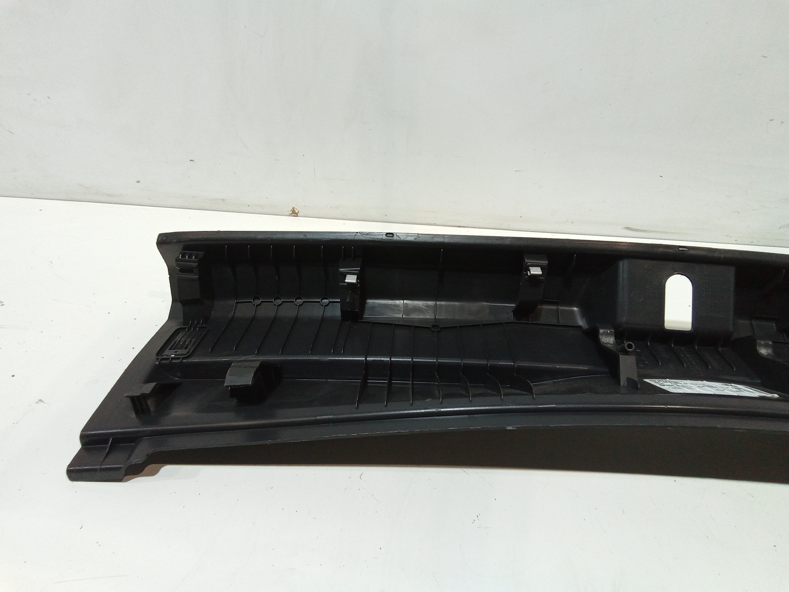 Modanatura batticofano per Volkswagen Golf 6 Berlina (08>12) (2008 - 2012)