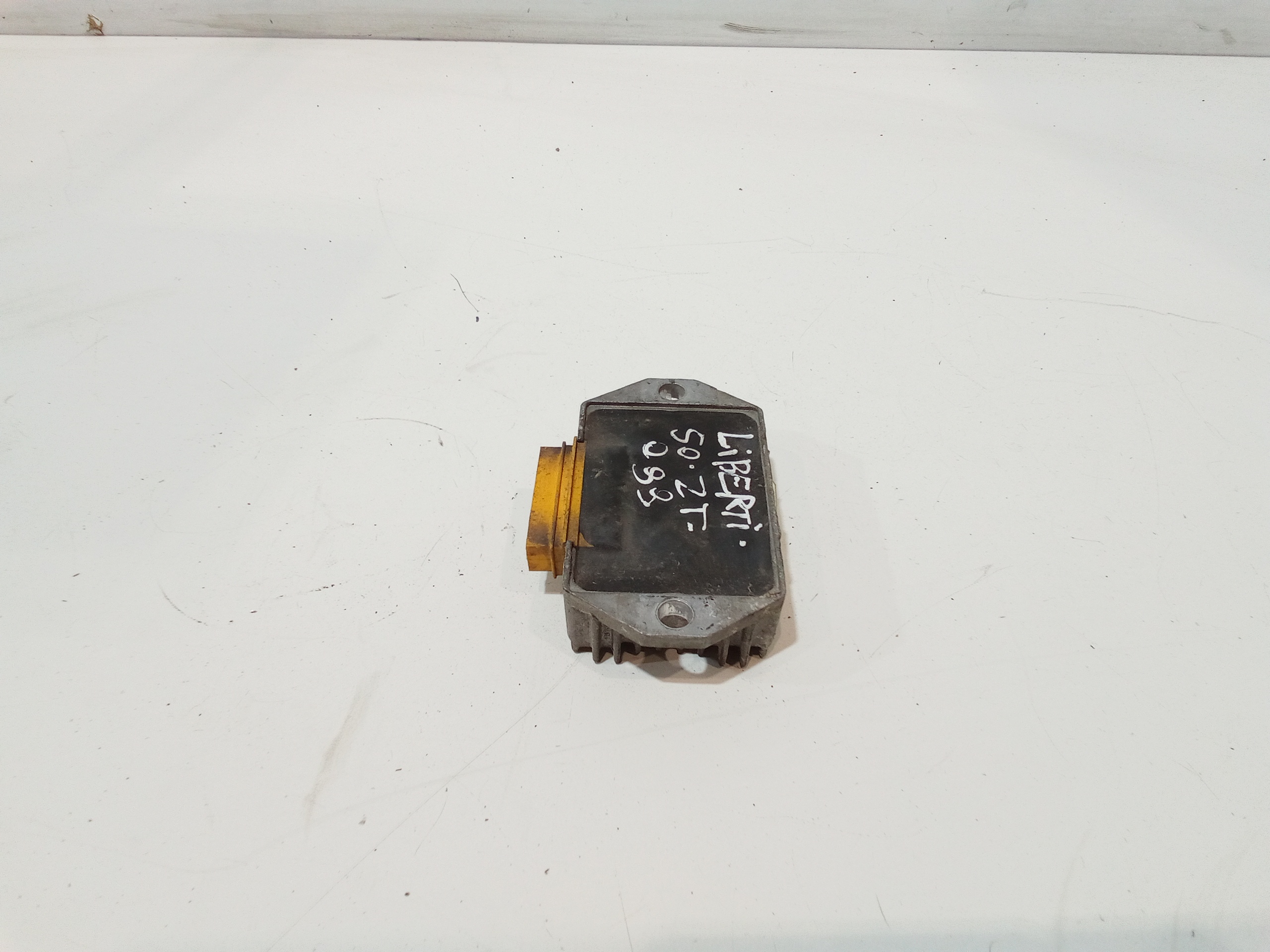 Regolatore di tensione per Piaggio Liberty 50cc 2t (97>99) (1997 - 1999)