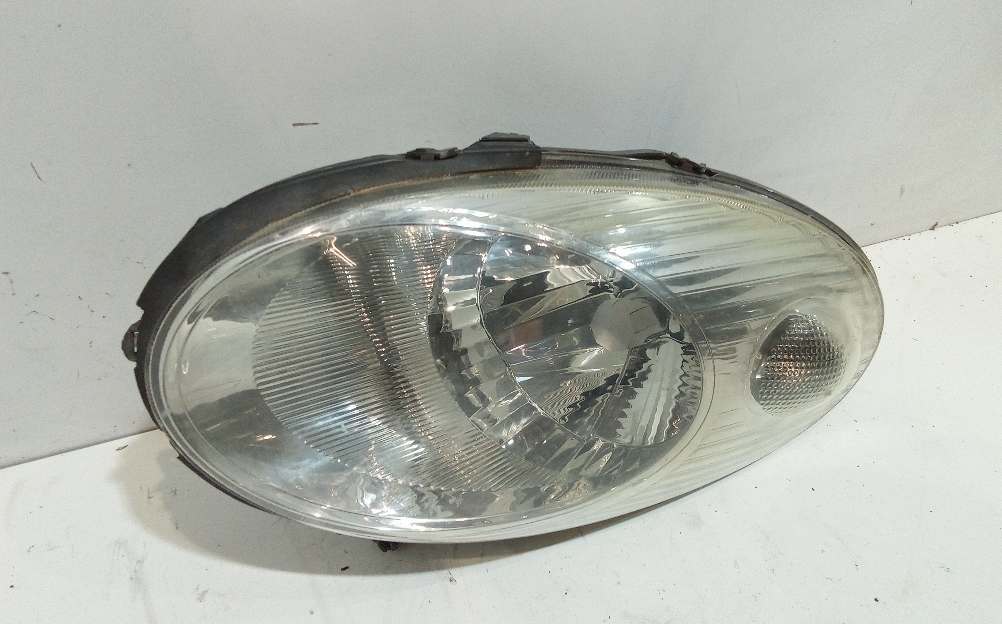 Faro anteriore Sinistro Guida per Nissan Micra 4 Serie (2003 - 2005)