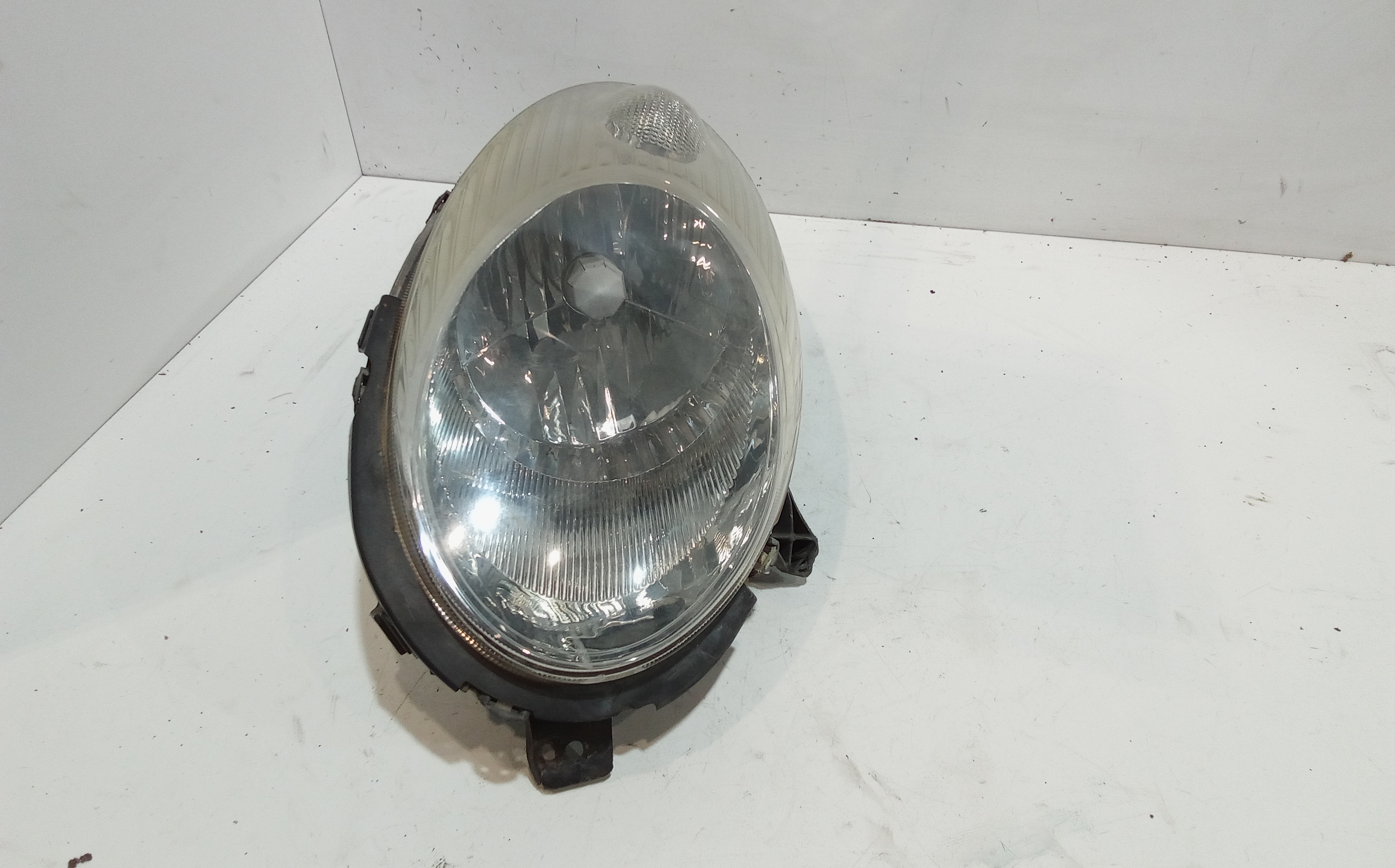 Faro anteriore Sinistro Guida per Nissan Micra 4 Serie (2003 - 2005)