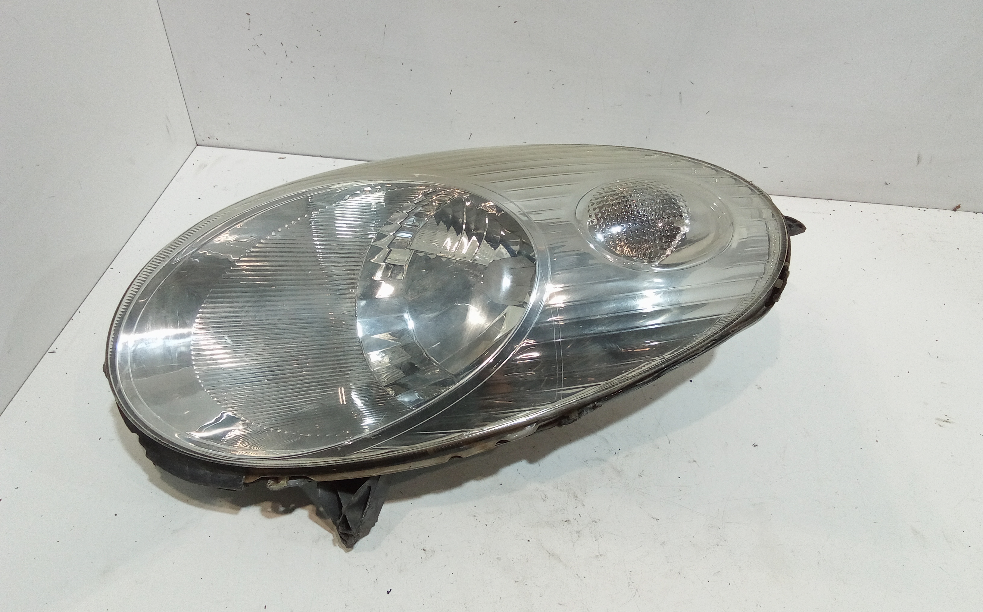 Faro anteriore Sinistro Guida per Nissan Micra 4 Serie (2003 - 2005)