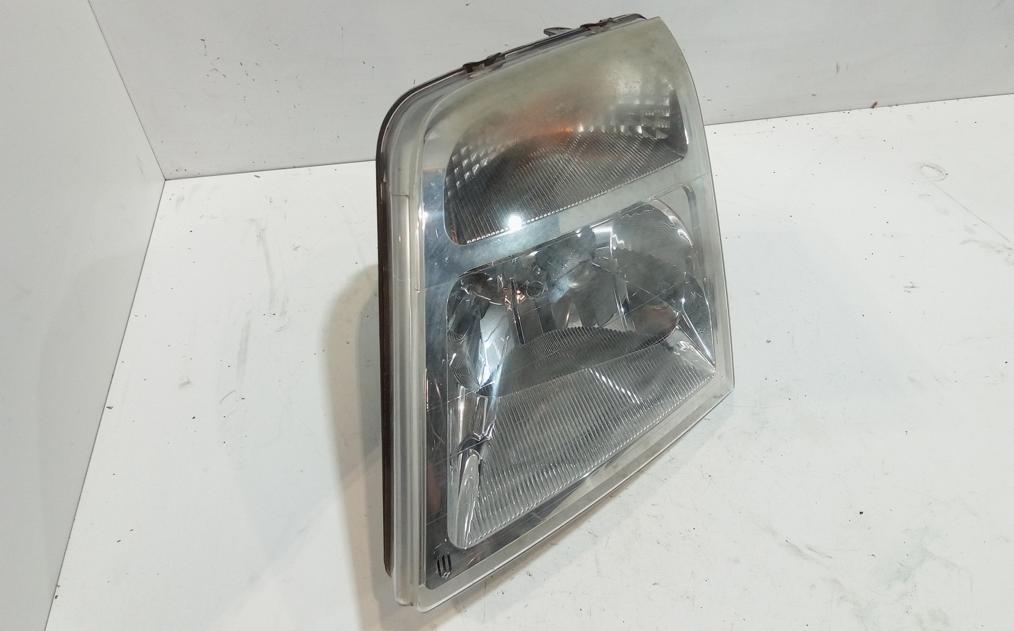 Faro anteriore Sinistro Guida per Ford Transit Connect 1 Serie (2002 - 2006)
