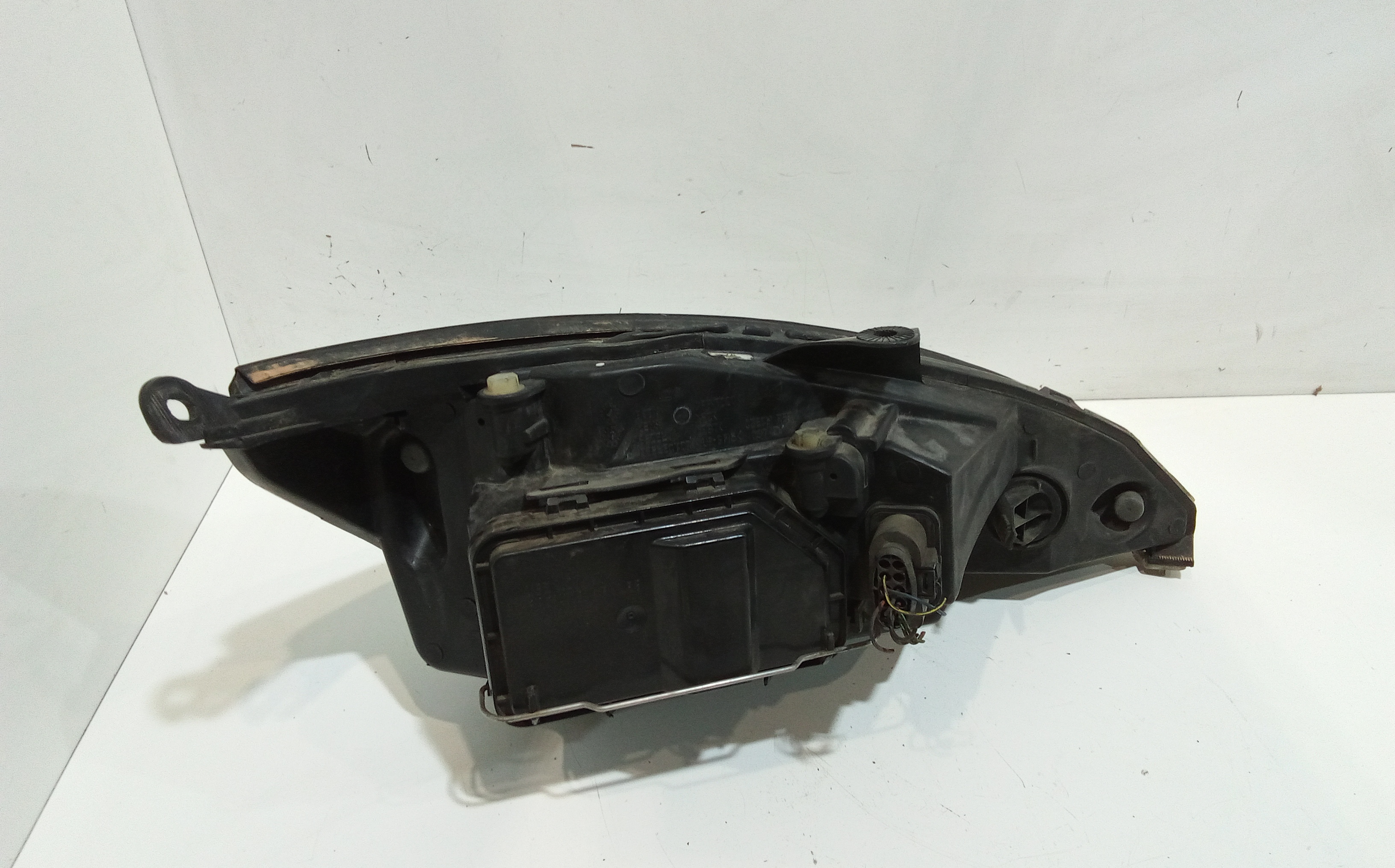 Faro anteriore Sinistro Guida per Ford Focus Berlina 2 Serie (2001 - 2004)