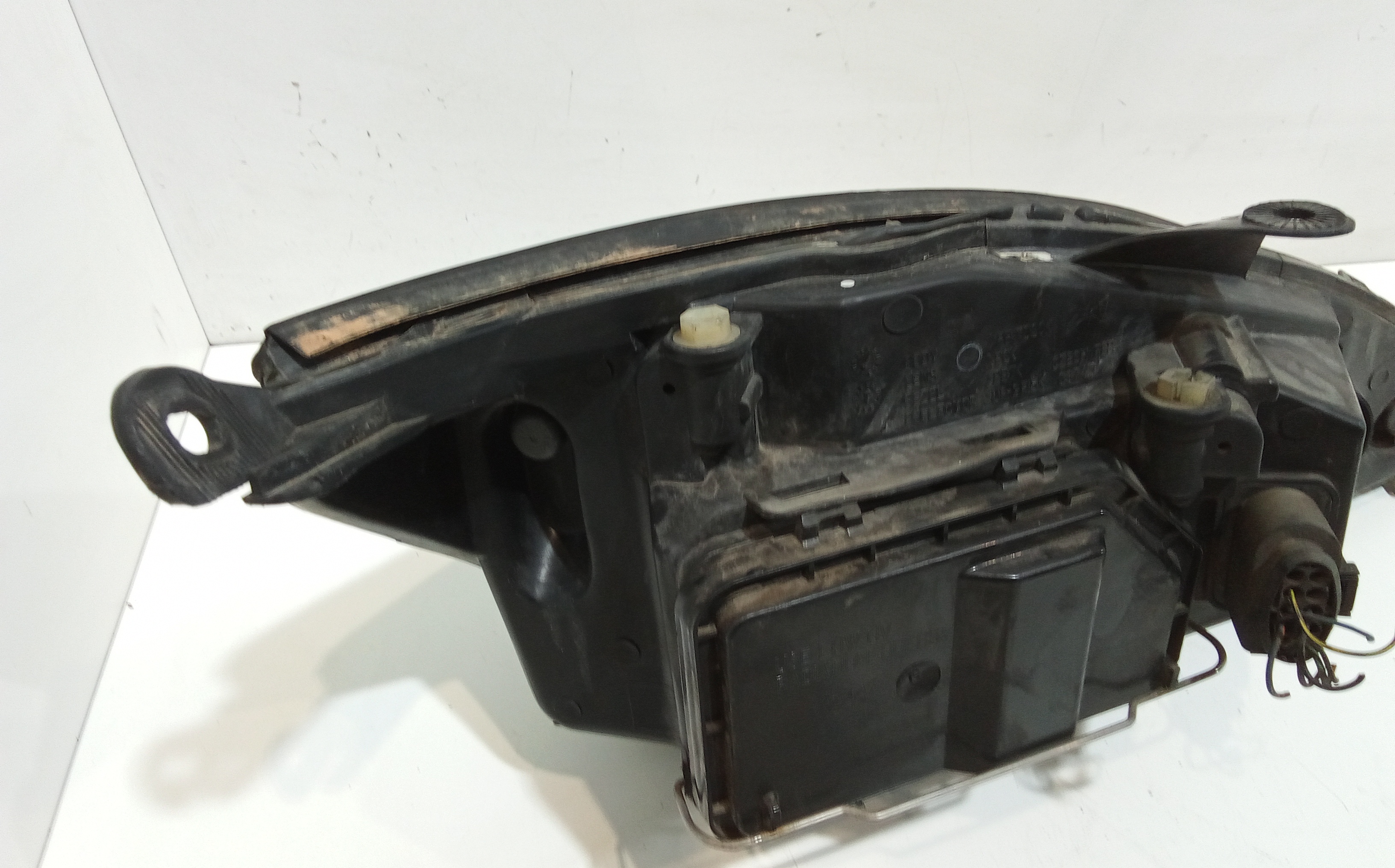 Faro anteriore Sinistro Guida per Ford Focus Berlina 2 Serie (2001 - 2004)