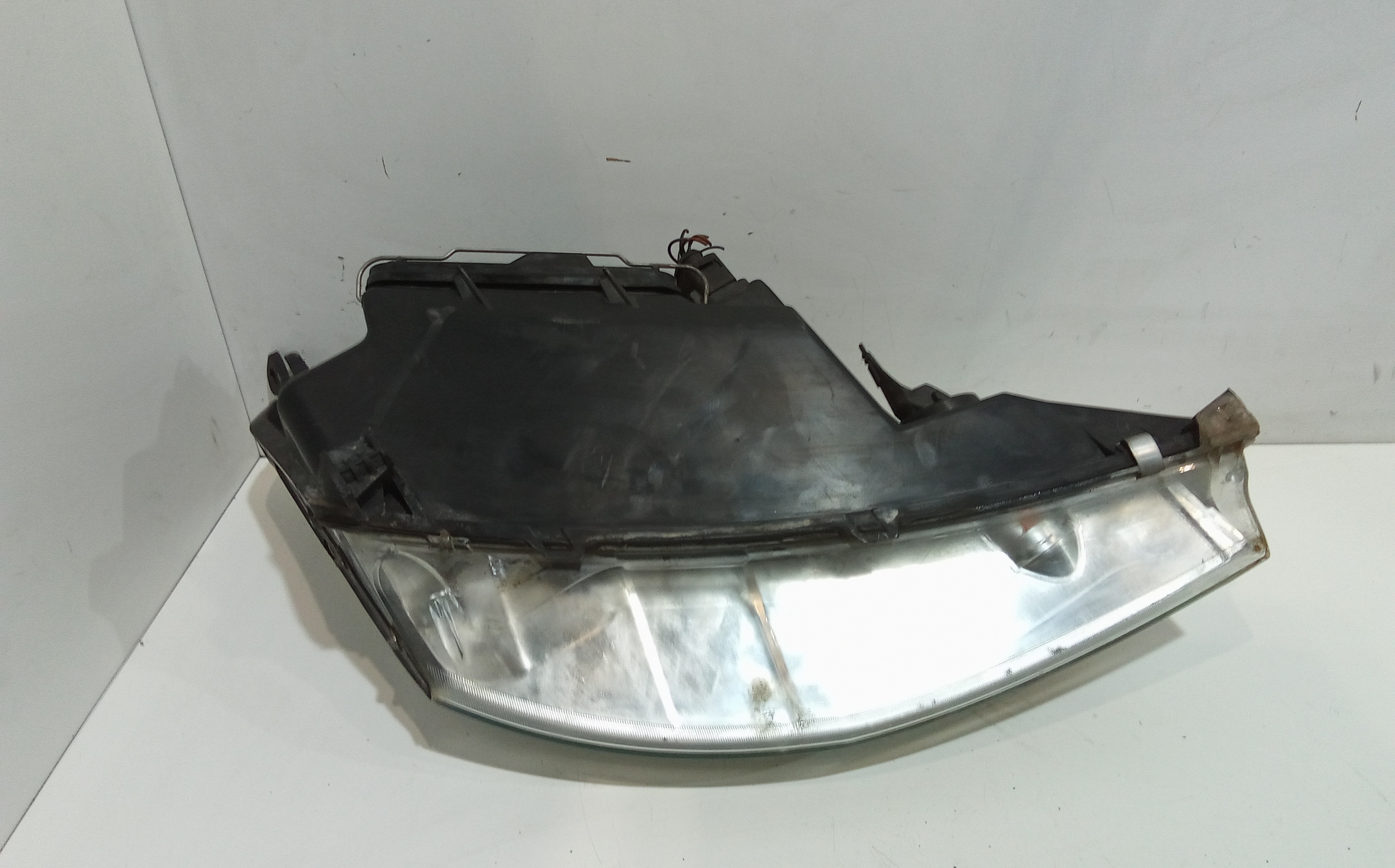 Faro anteriore Sinistro Guida per Ford Focus Berlina 2 Serie (2001 - 2004)