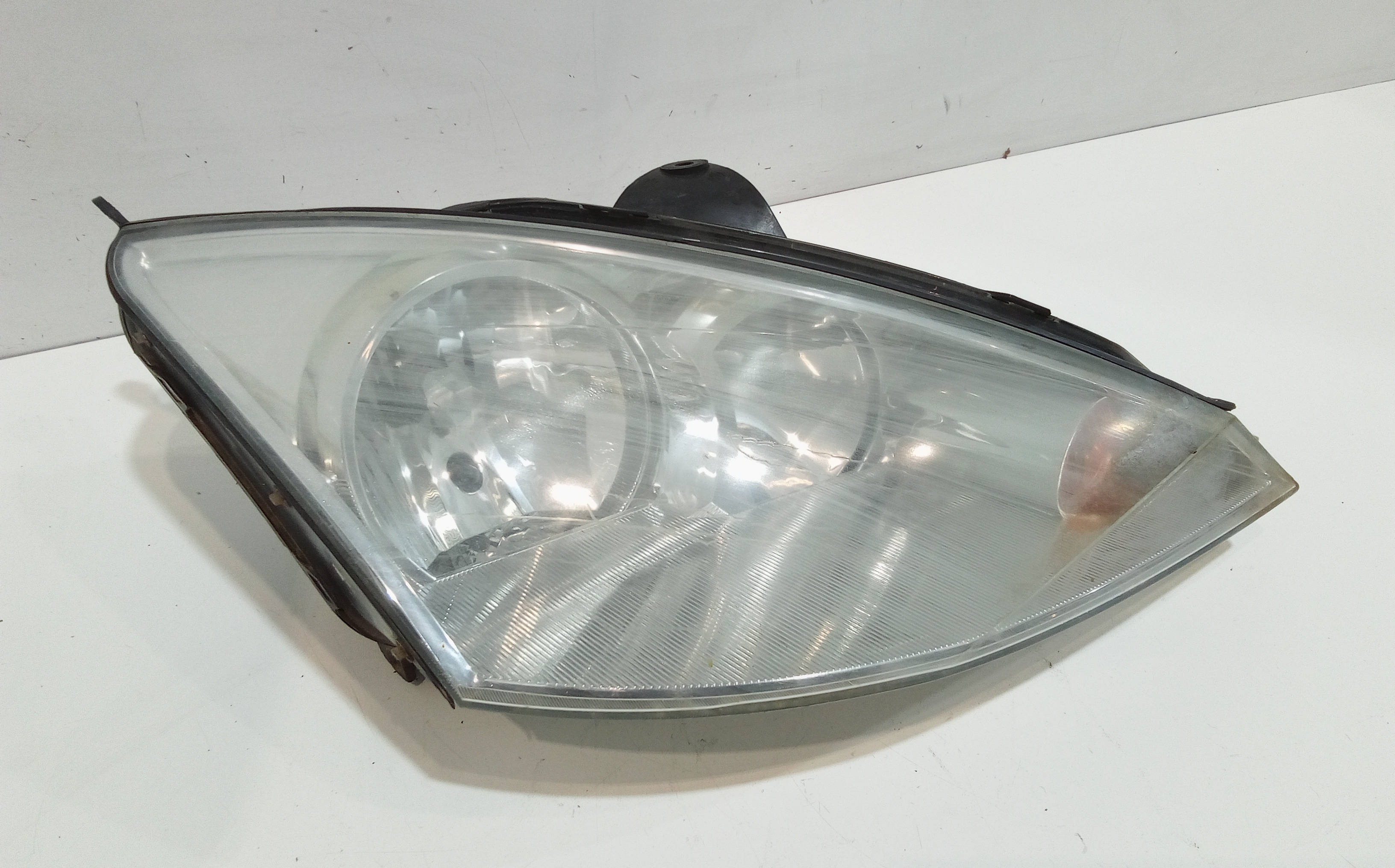 Faro anteriore Destro Passeggero per Ford Focus Berlina 2 Serie (2001 - 2004)