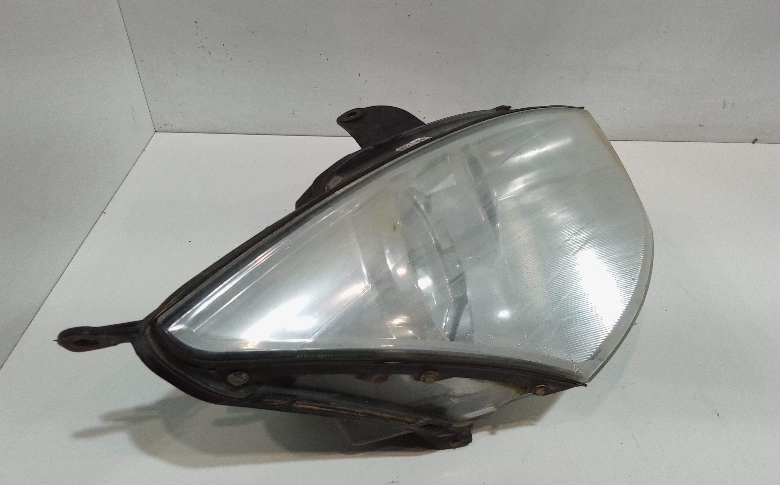 Faro anteriore Destro Passeggero per Ford Focus Berlina 2 Serie (2001 - 2004)