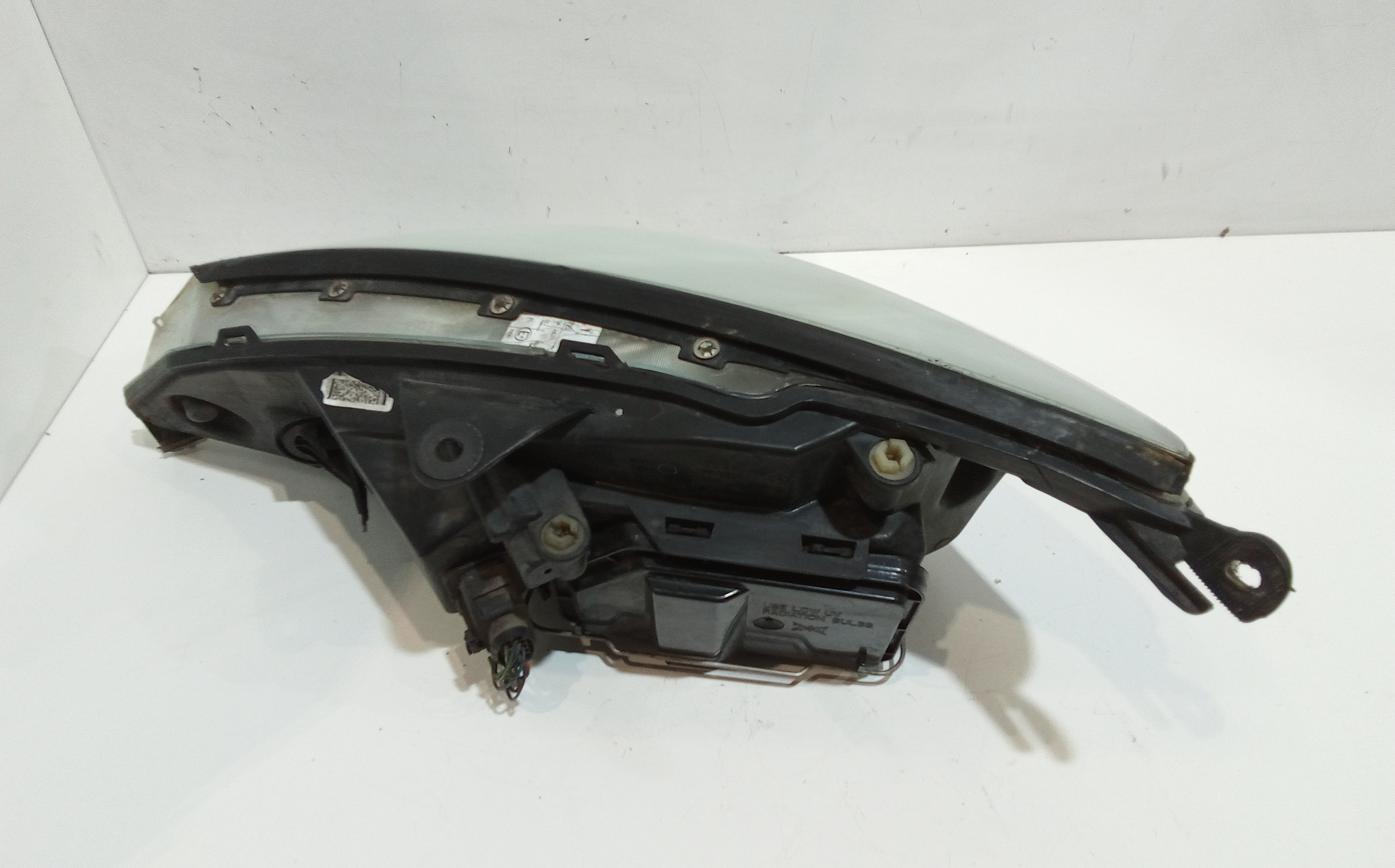 Faro anteriore Destro Passeggero per Ford Focus Berlina 2 Serie (2001 - 2004)