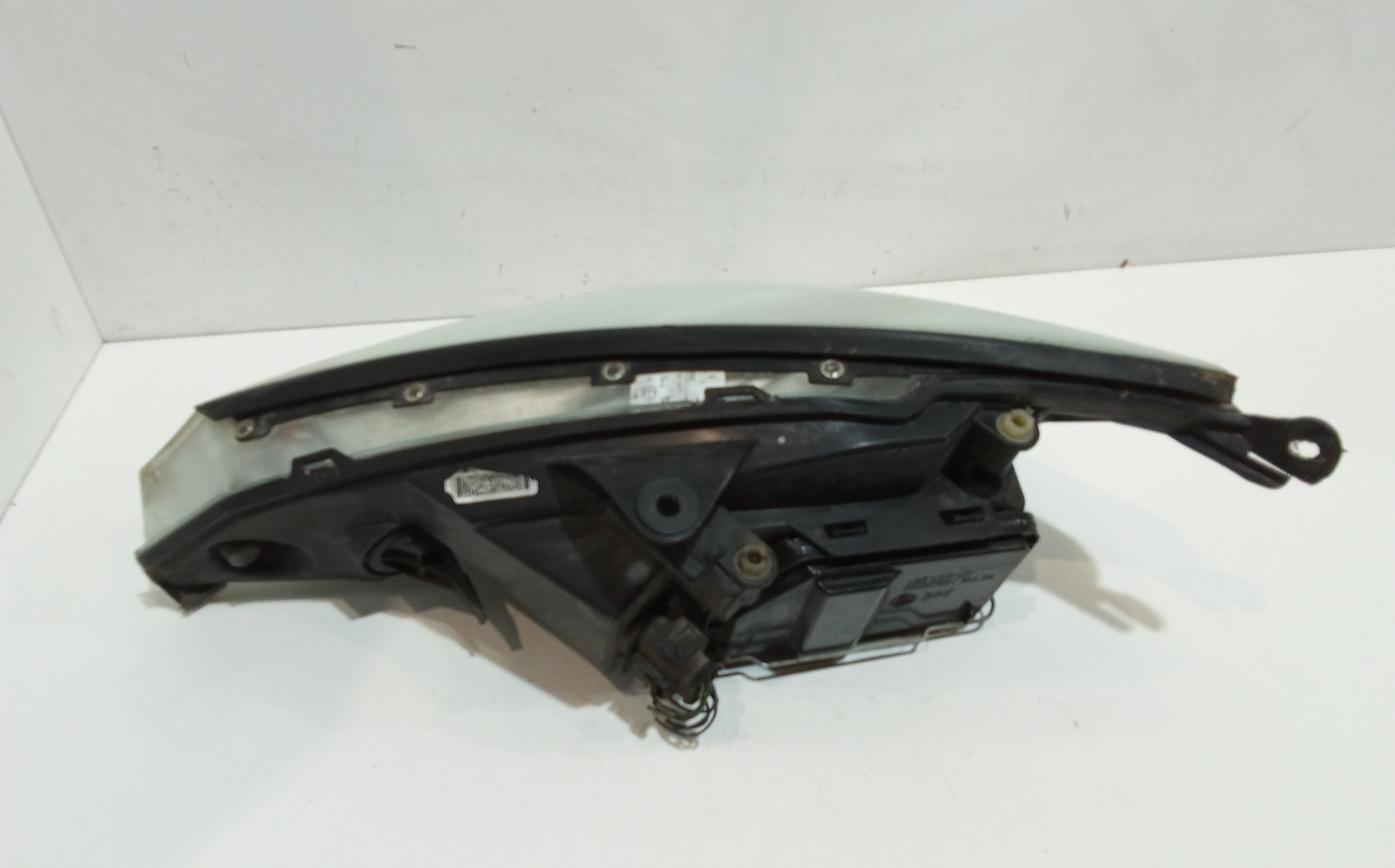 Faro anteriore Destro Passeggero per Ford Focus Berlina 2 Serie (2001 - 2004)