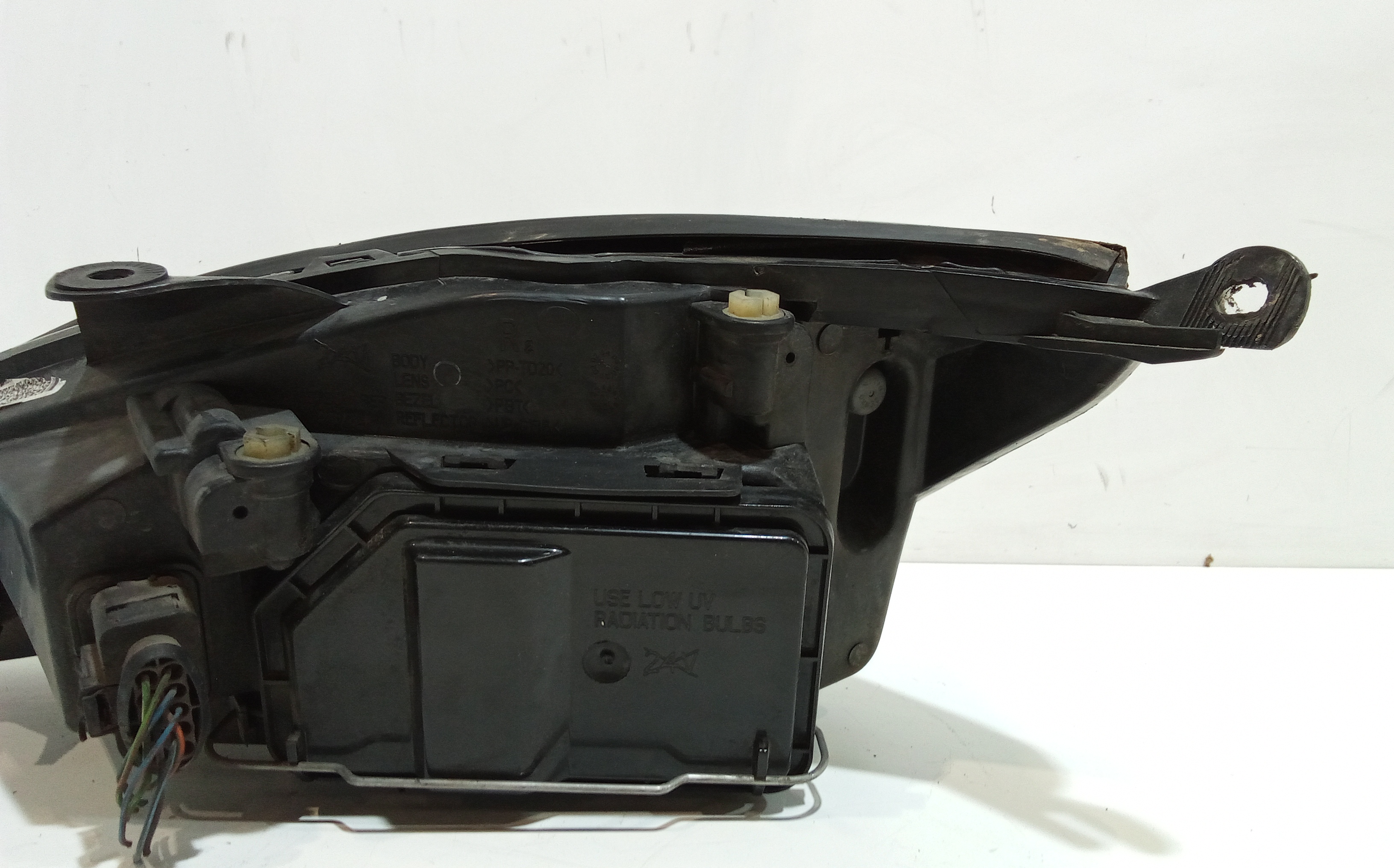 Faro anteriore Destro Passeggero per Ford Focus Berlina 2 Serie (2001 - 2004)