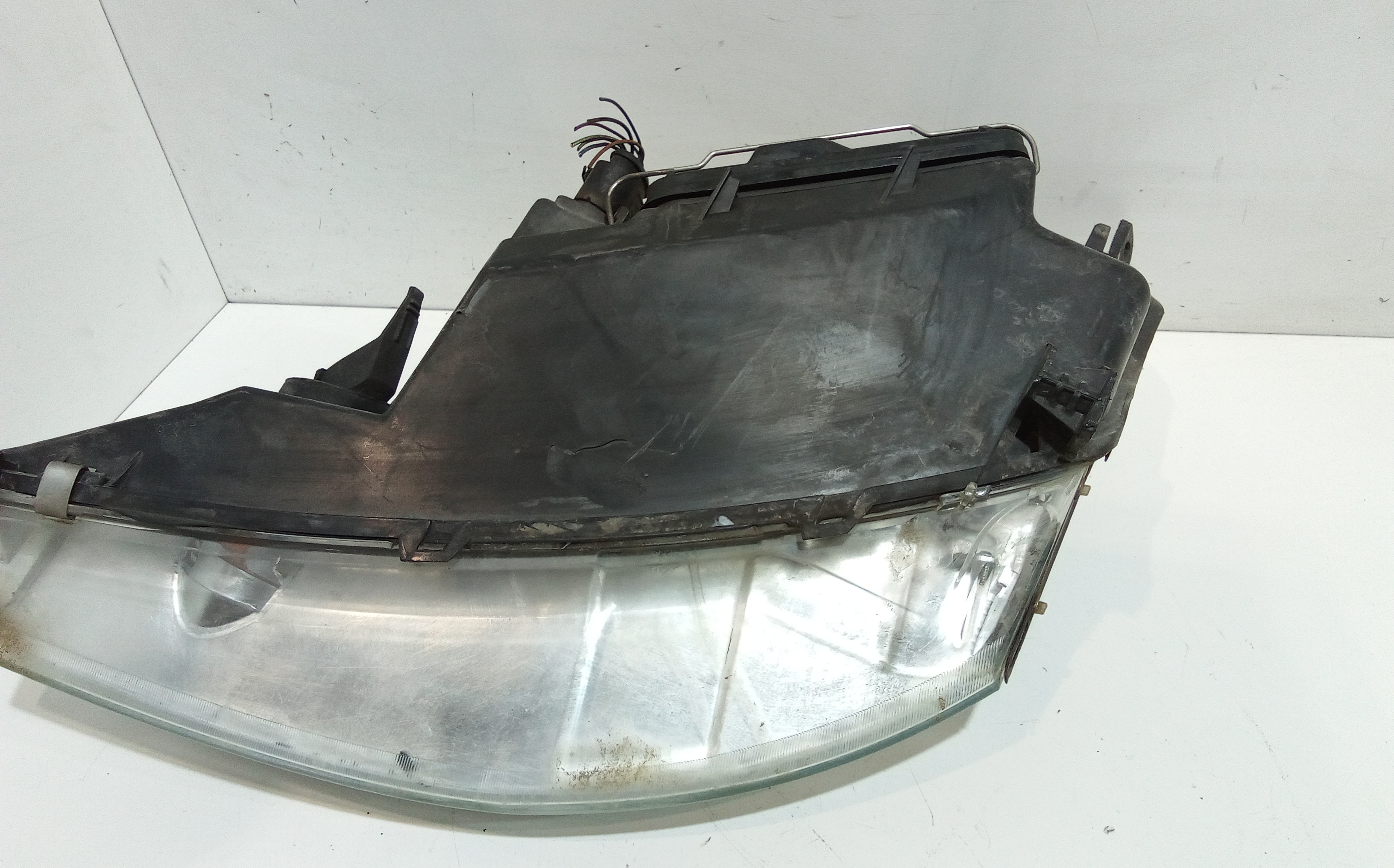 Faro anteriore Destro Passeggero per Ford Focus Berlina 2 Serie (2001 - 2004)