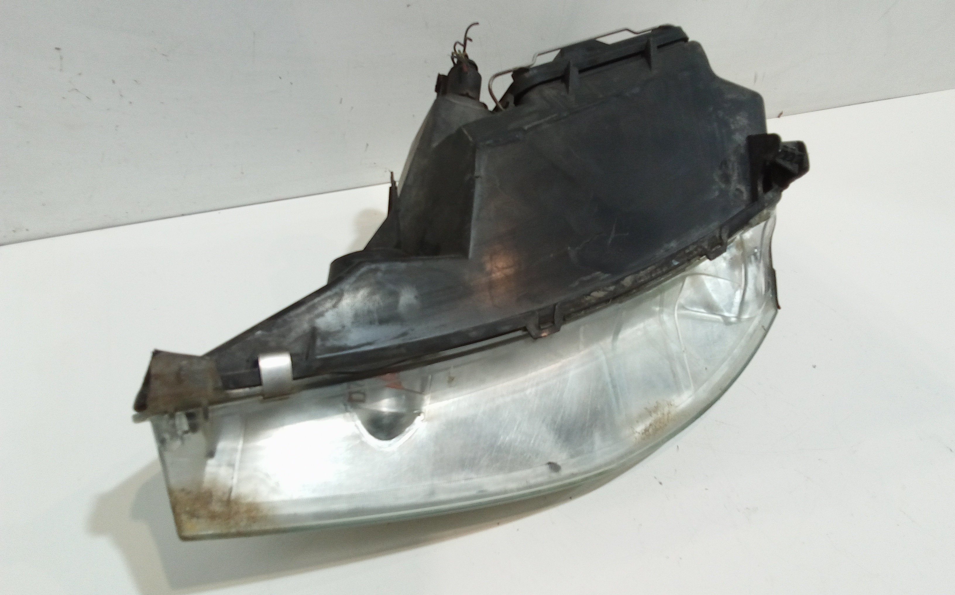 Faro anteriore Destro Passeggero per Ford Focus Berlina 2 Serie (2001 - 2004)