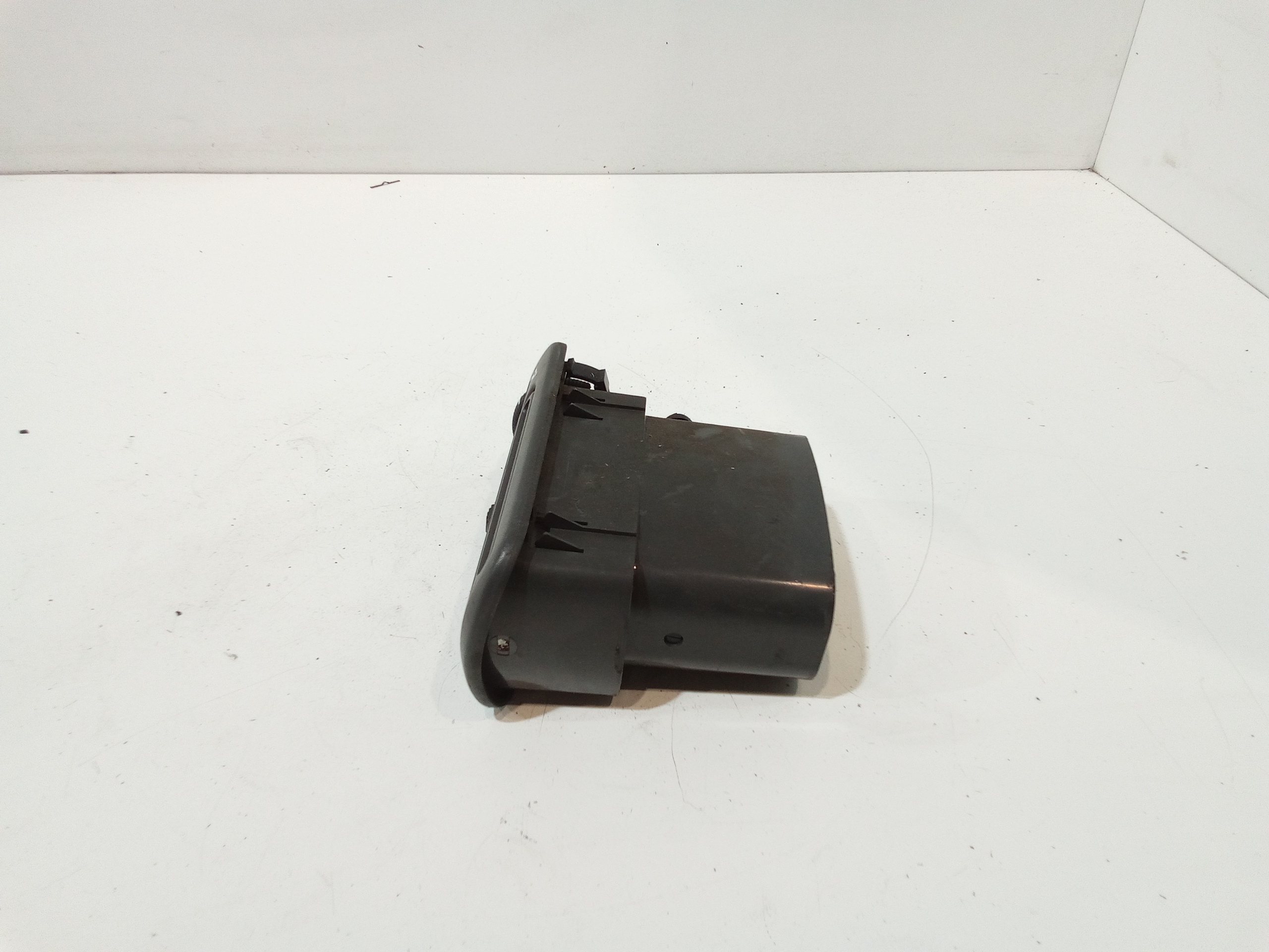 Bocchetta aria cruscotto lato guida per Fiat Punto Berlina 3p (1993 - 1999)