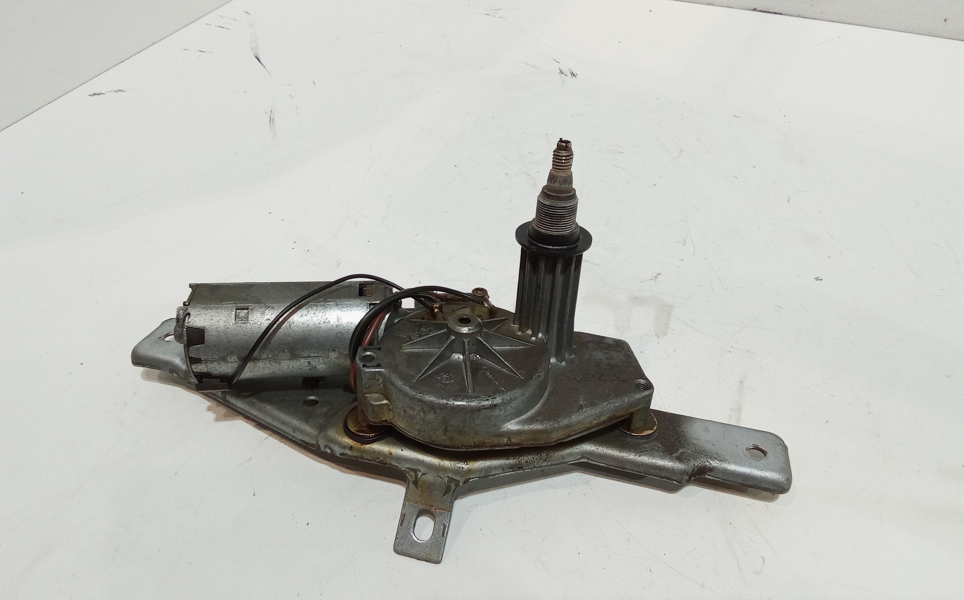 Motorino Tergicristallo Posteriore per Volkswagen Polo 2 Serie (1981 - 1994)