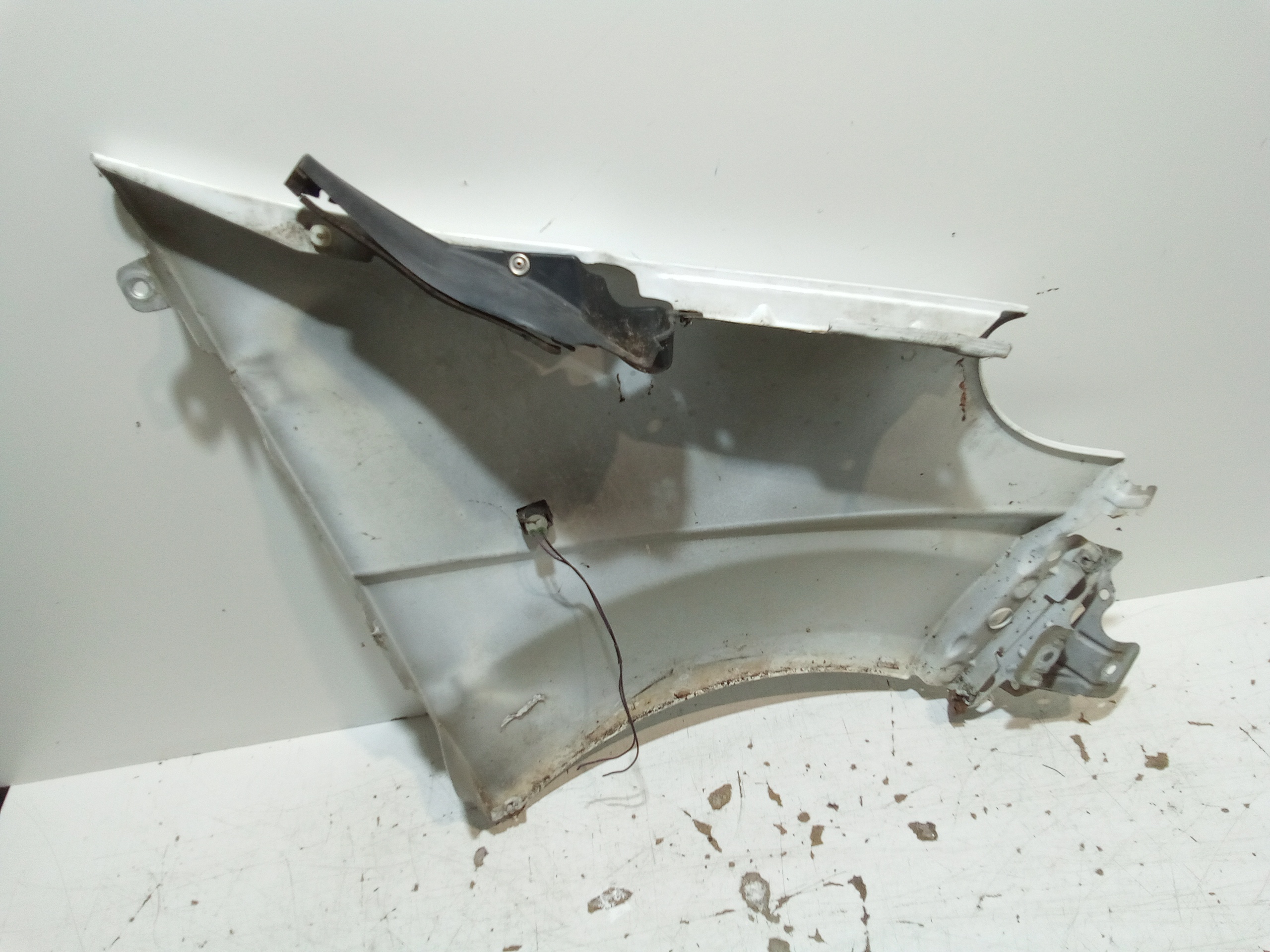 Parafango Anteriore Sinistro per Renault Trafic Combi (2001 - 2007)