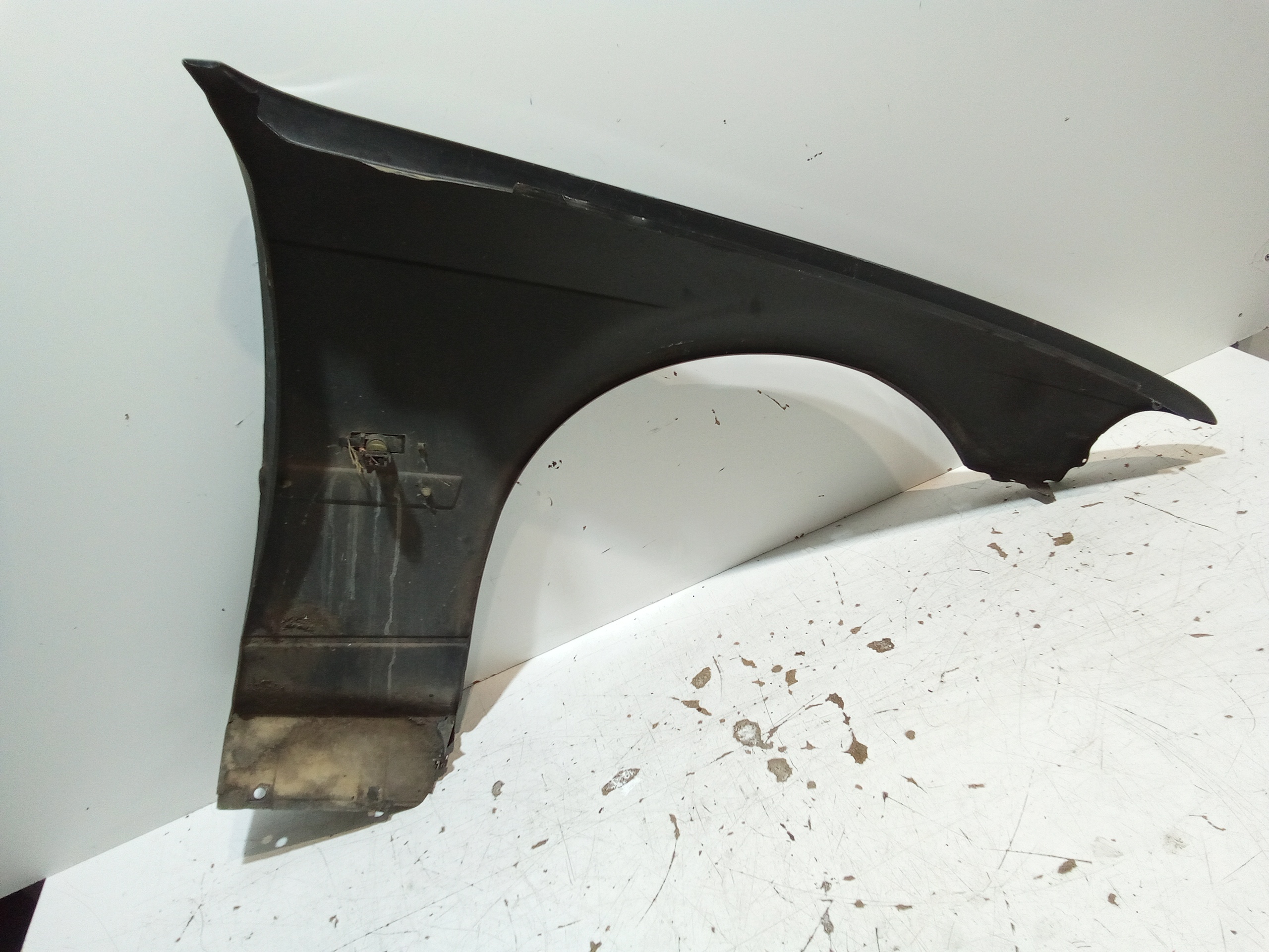 Parafango Anteriore Sinistro per Bmw Serie 7 E32 (1986 - 1994)