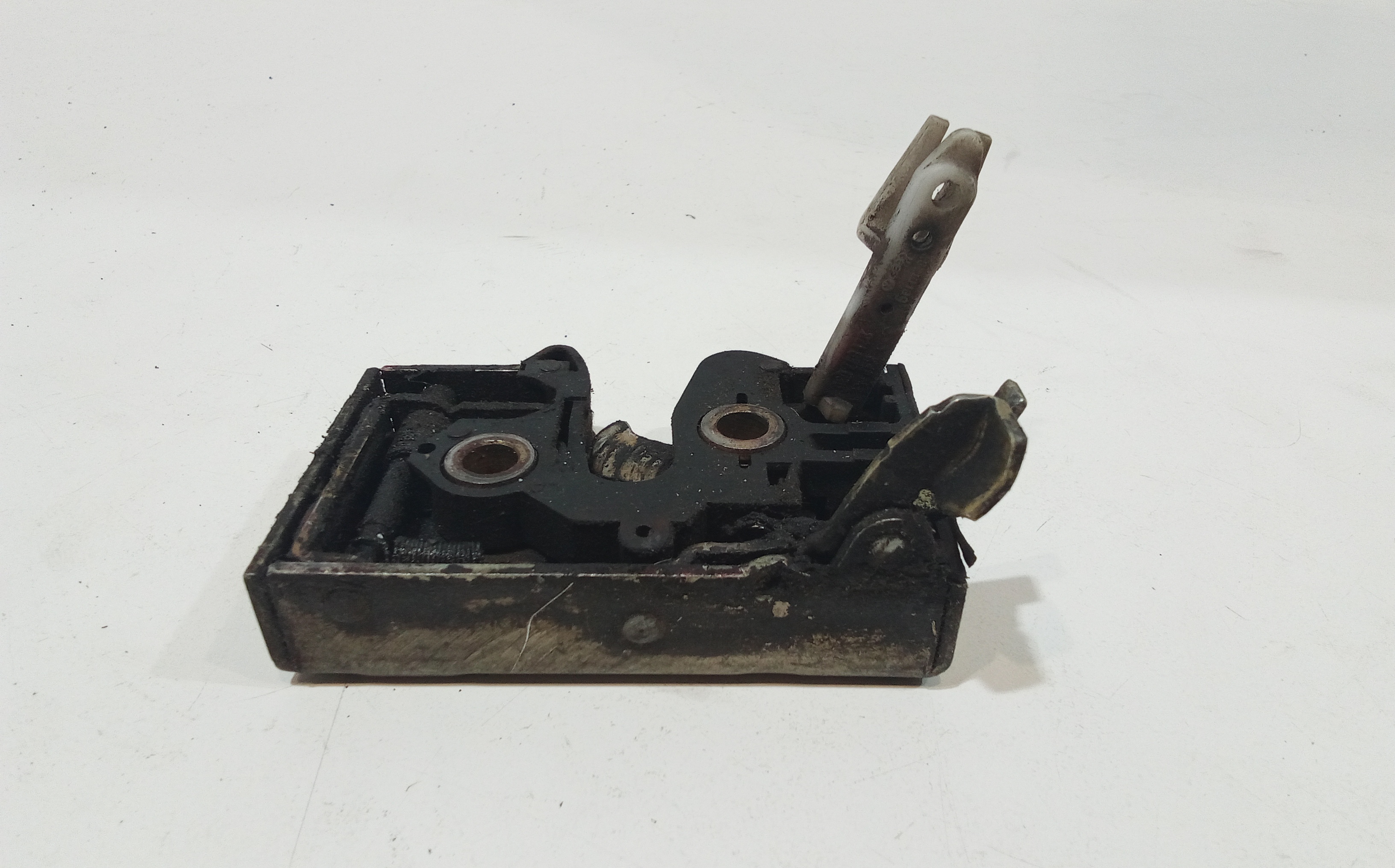 Serratura Anteriore Sinistra per Volkswagen Polo 2 Serie (1981 - 1994)