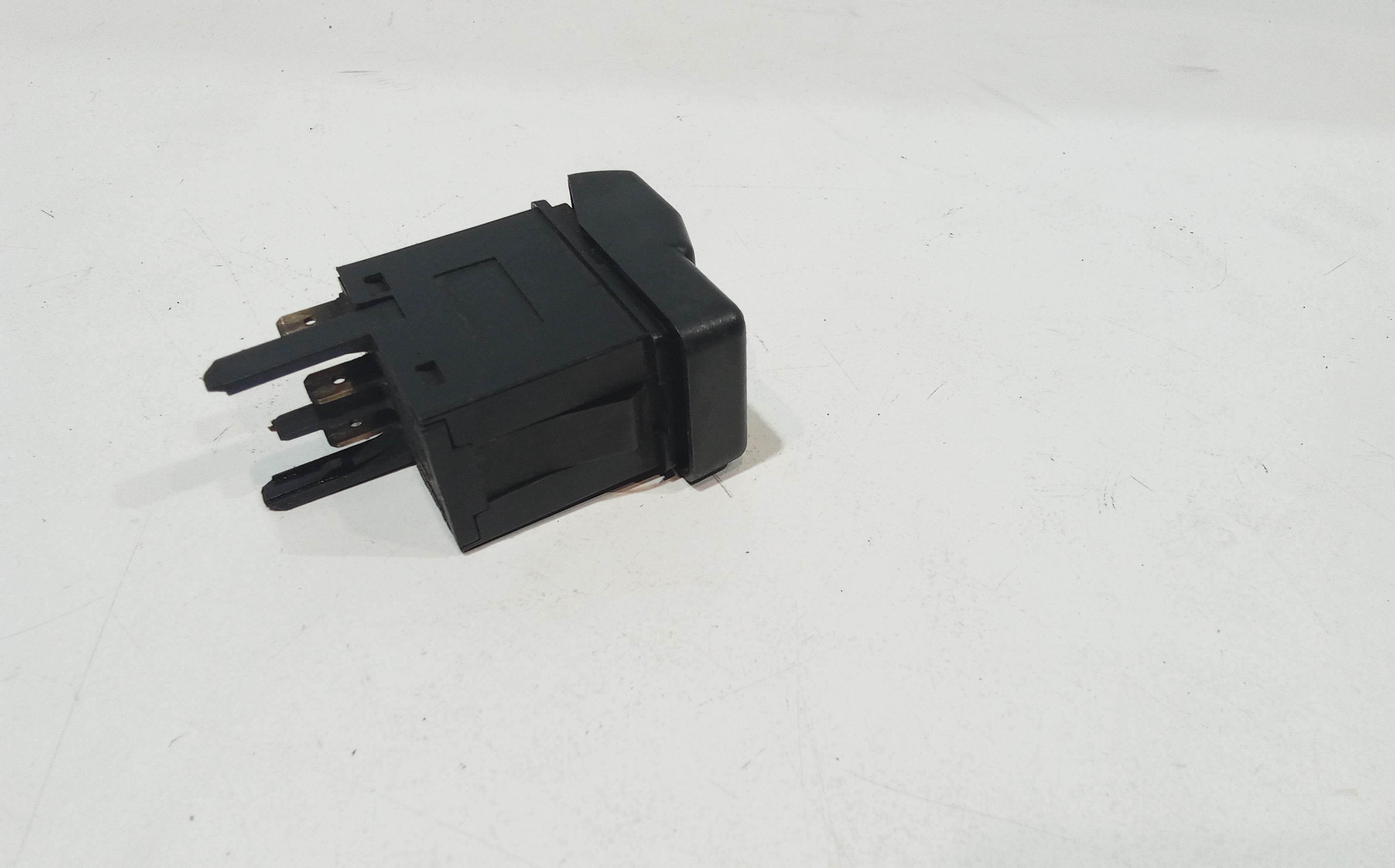 Pulsante Tergilunotto posteriore per Volkswagen Polo 2 Serie (1981 - 1994)