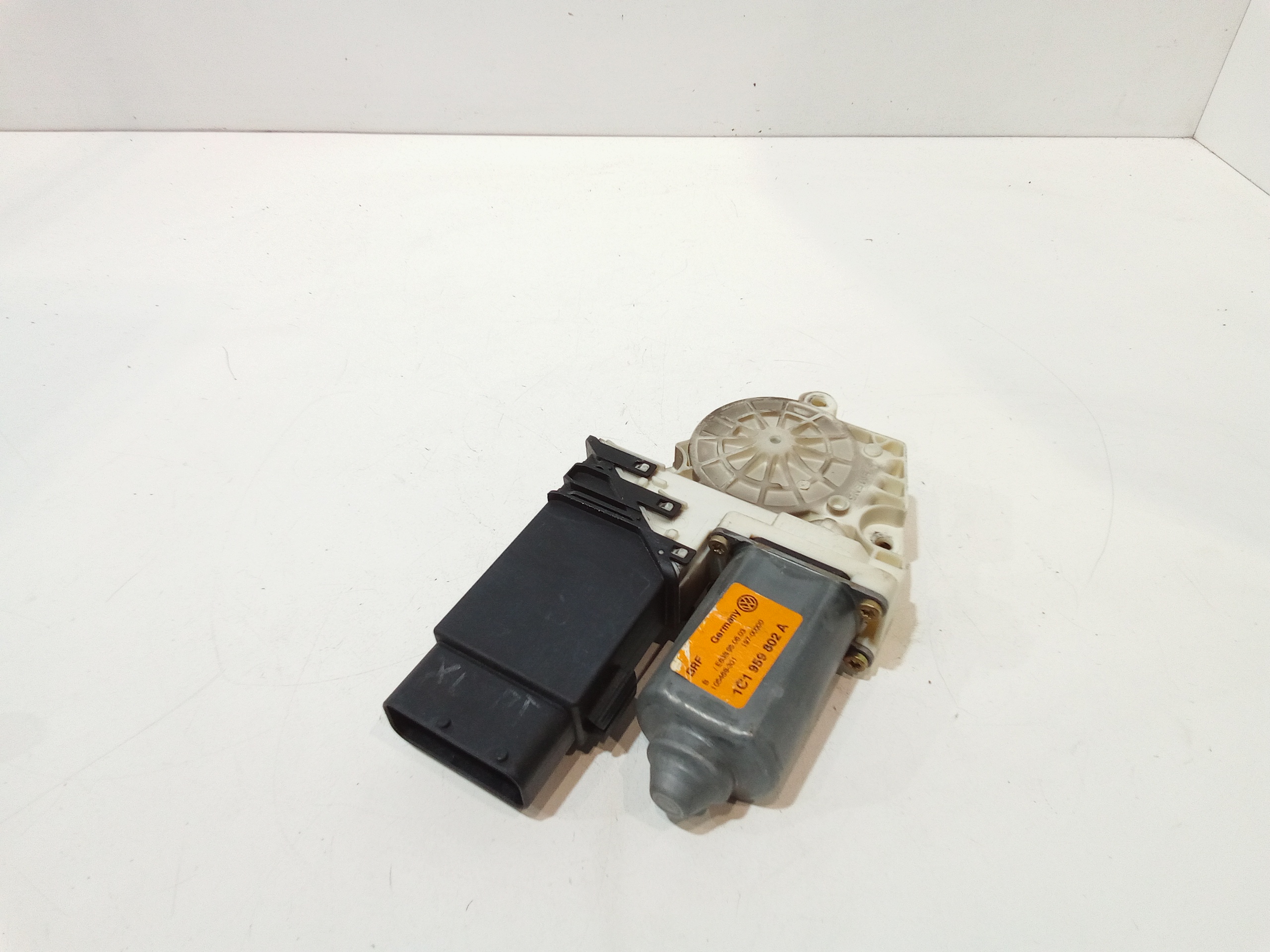 Motorino Alzavetro posteriore destra per Volkswagen Bora Berlina (1998 - 2005)