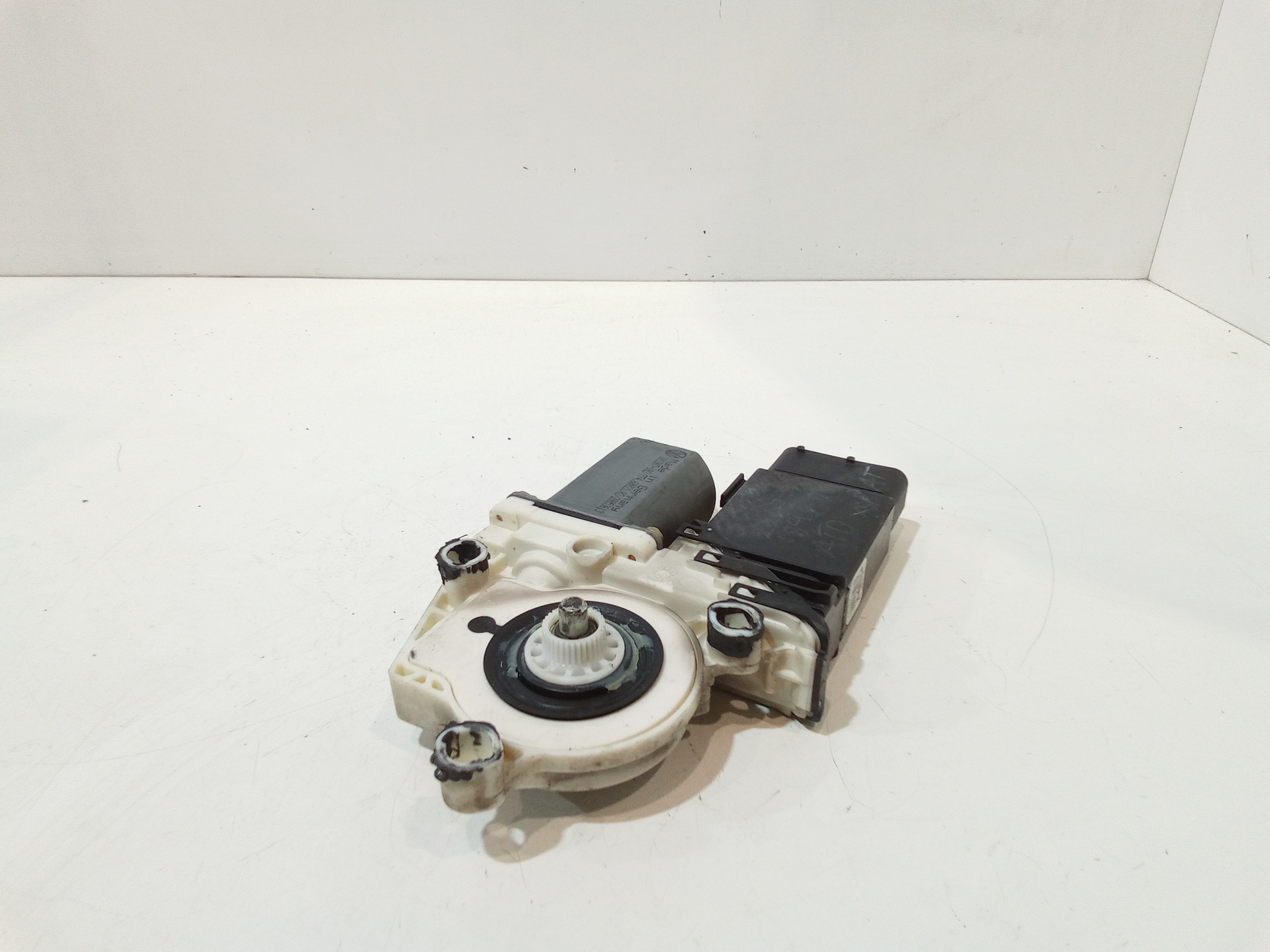 Motorino Alzavetro anteriore Sinistro per Volkswagen Bora Berlina (1998 - 2005)