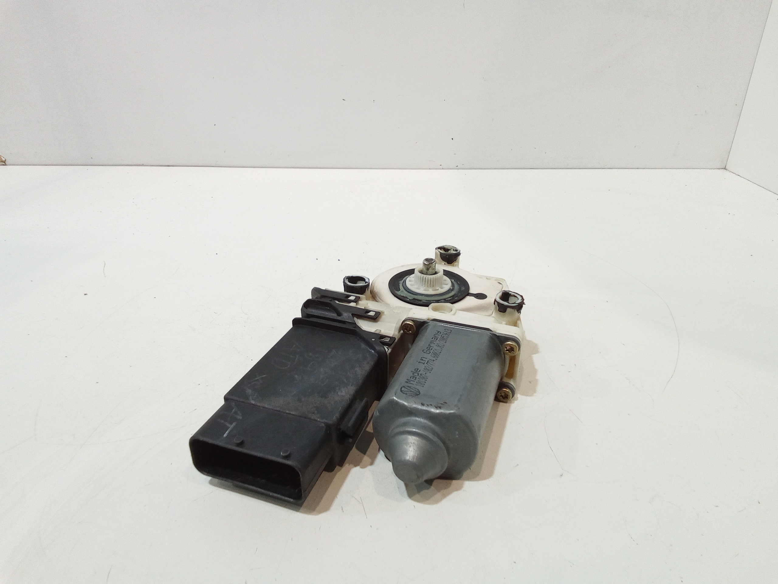 Motorino Alzavetro anteriore Sinistro per Volkswagen Bora Berlina (1998 - 2005)