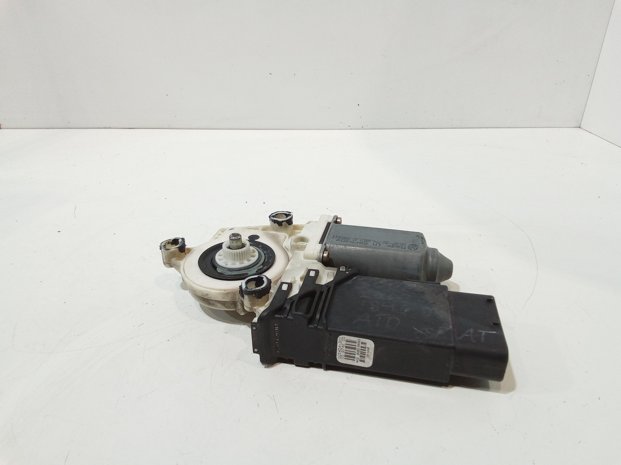 Motorino Alzavetro anteriore Sinistro per Volkswagen Bora Berlina (1998 - 2005)