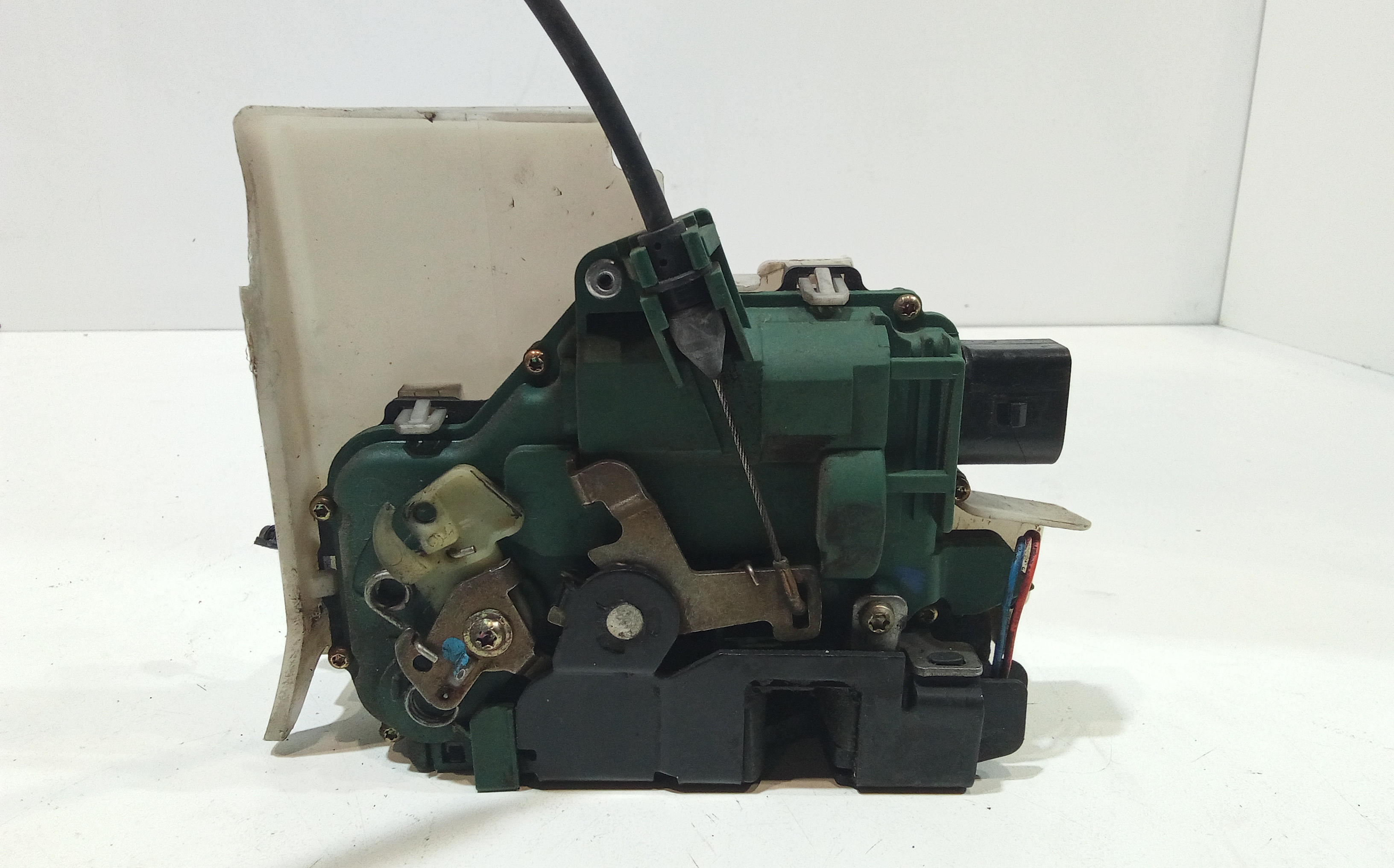 Serratura Anteriore Sinistra per Volkswagen Bora Berlina (1998 - 2005)