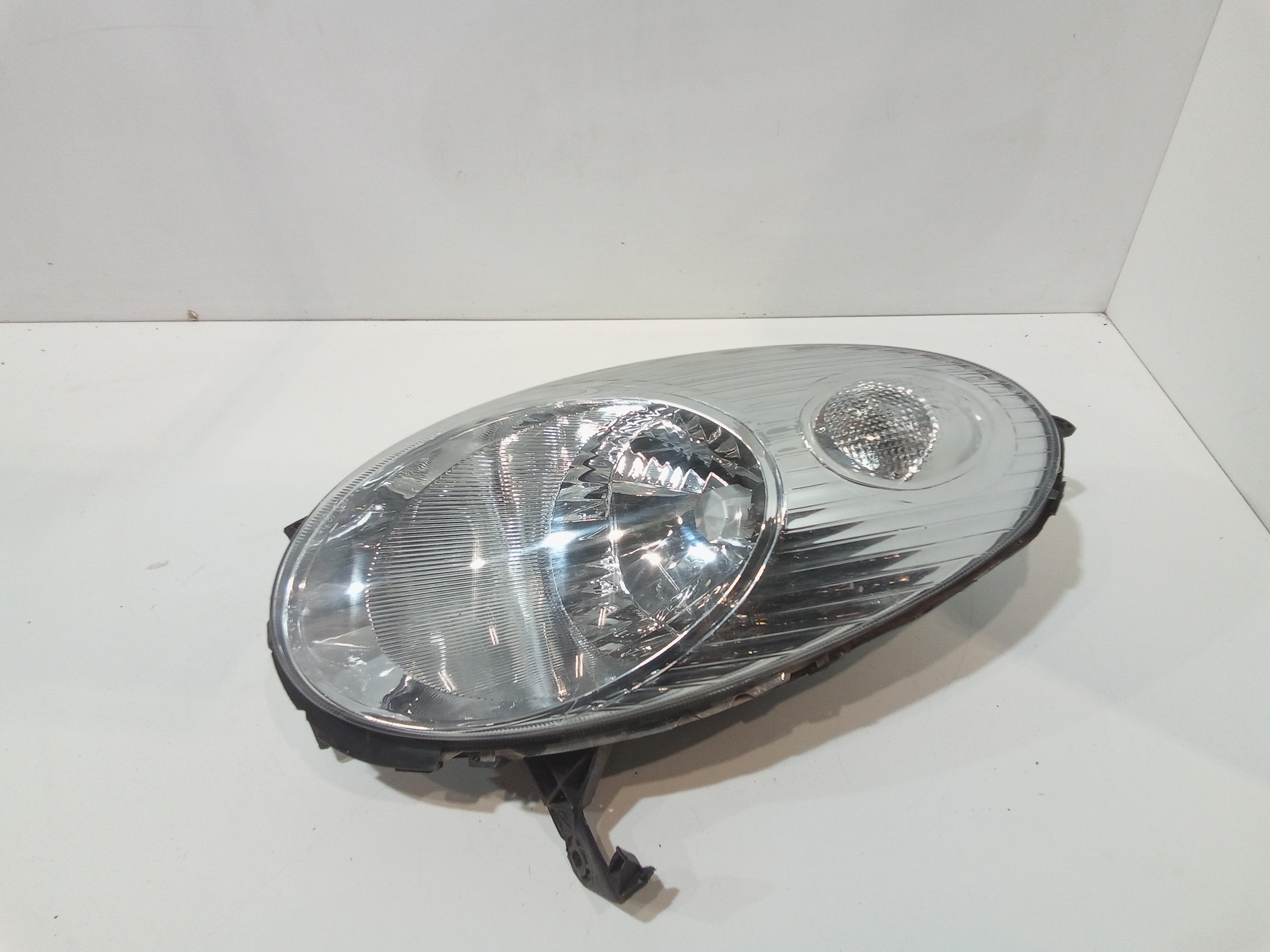 Faro anteriore Sinistro Guida per Nissan Micra 4 Serie (2003 - 2005)