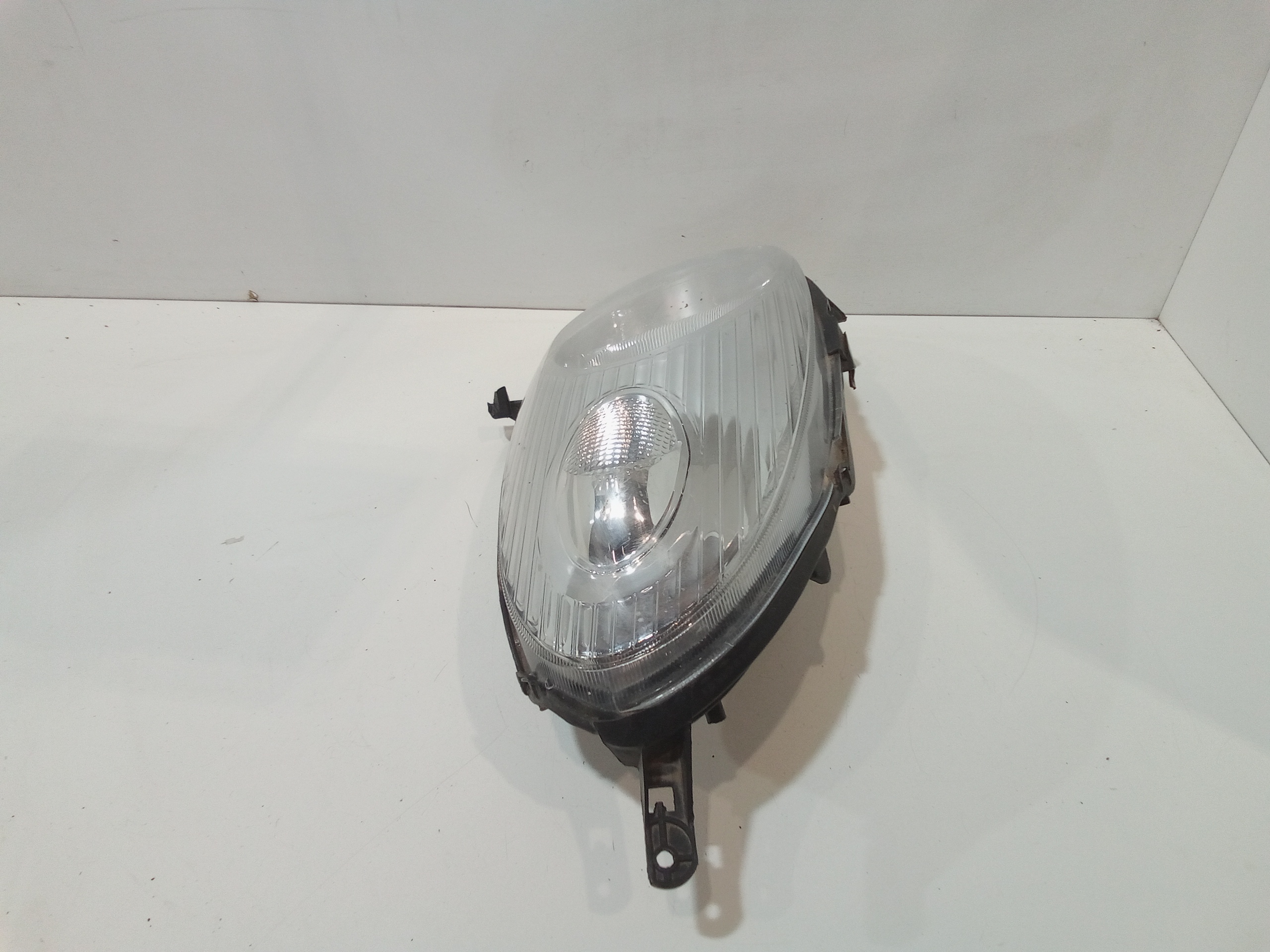Faro anteriore Sinistro Guida per Nissan Micra 4 Serie (2003 - 2005)